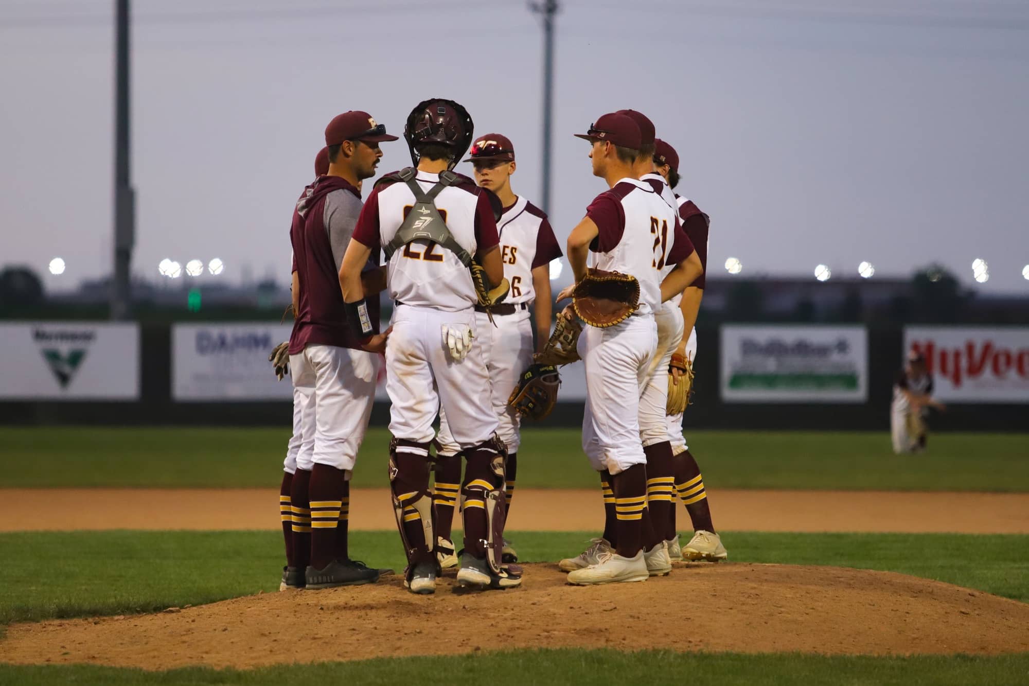 pc-bb-team-huddle