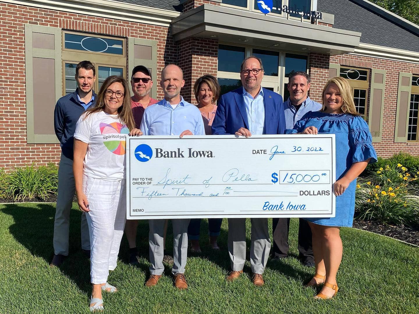 Bank Iowa Contributes to Spirit of Pella KNIA KRLS Radio The One to