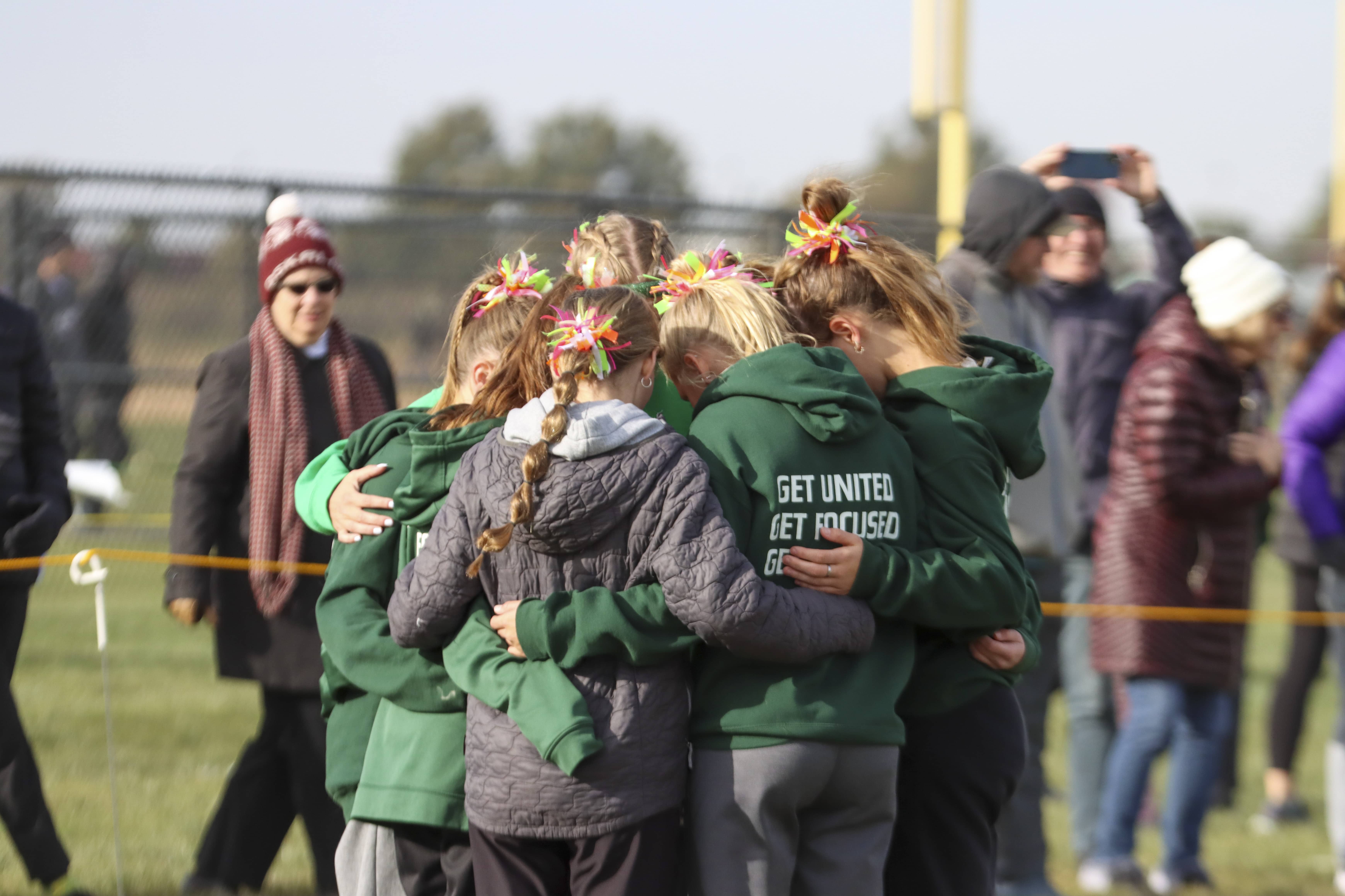 Pella Girls Mixed in Competitive Race for 3A Cross Country Title KNIA