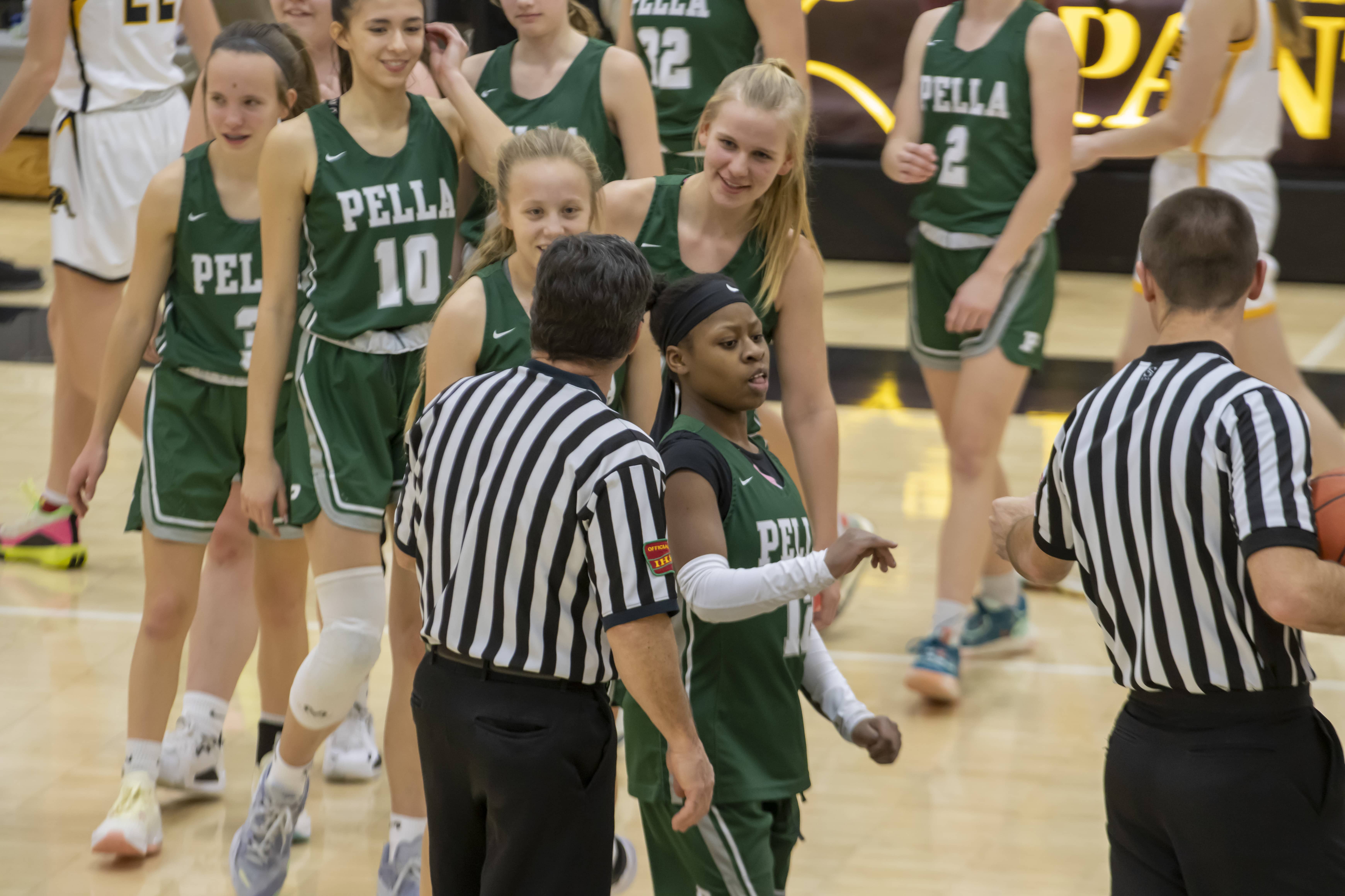 pella-girls-basketball-at-knoxville-2022_09