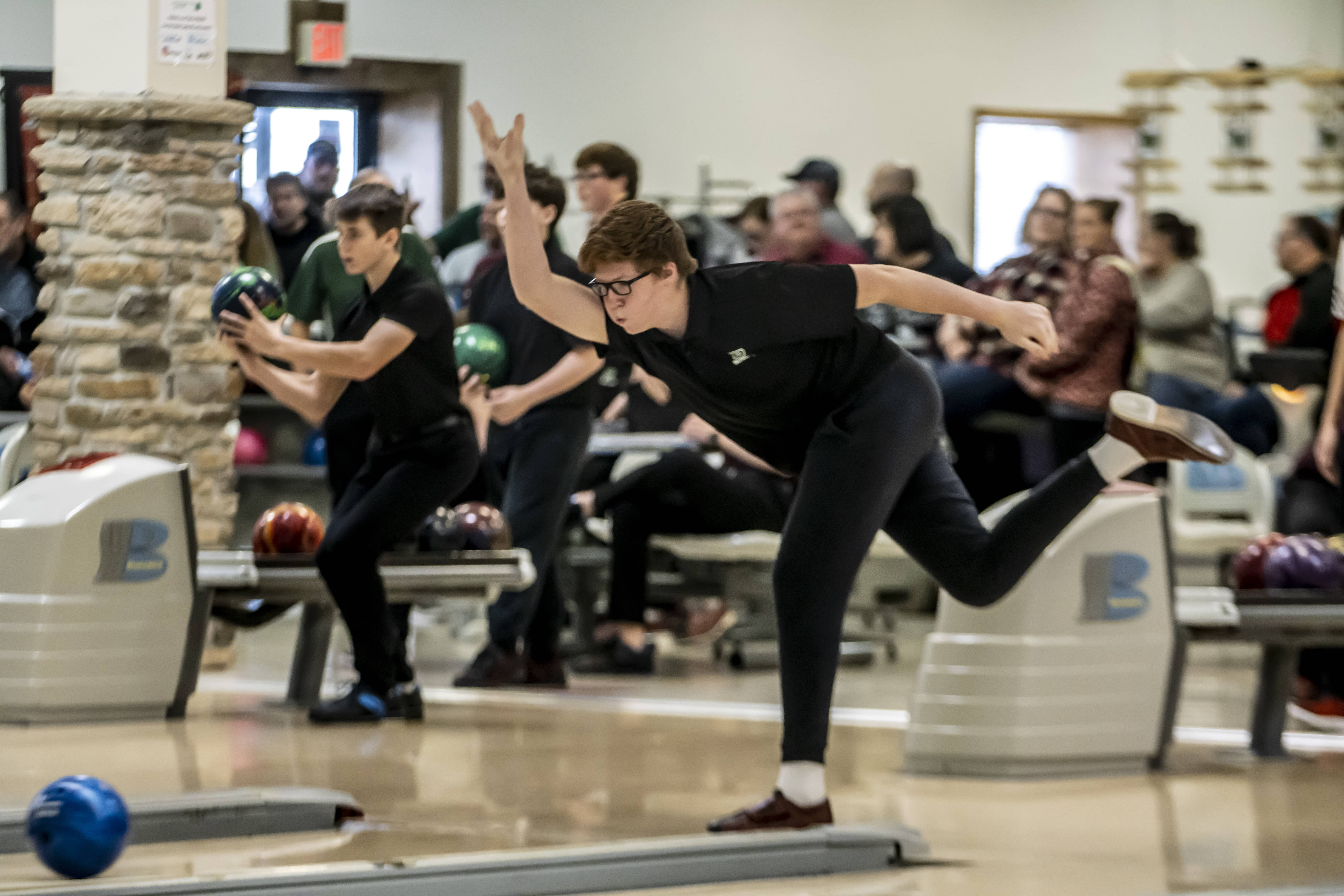 pella-vs-pella-christian-bowling-2022-23_42