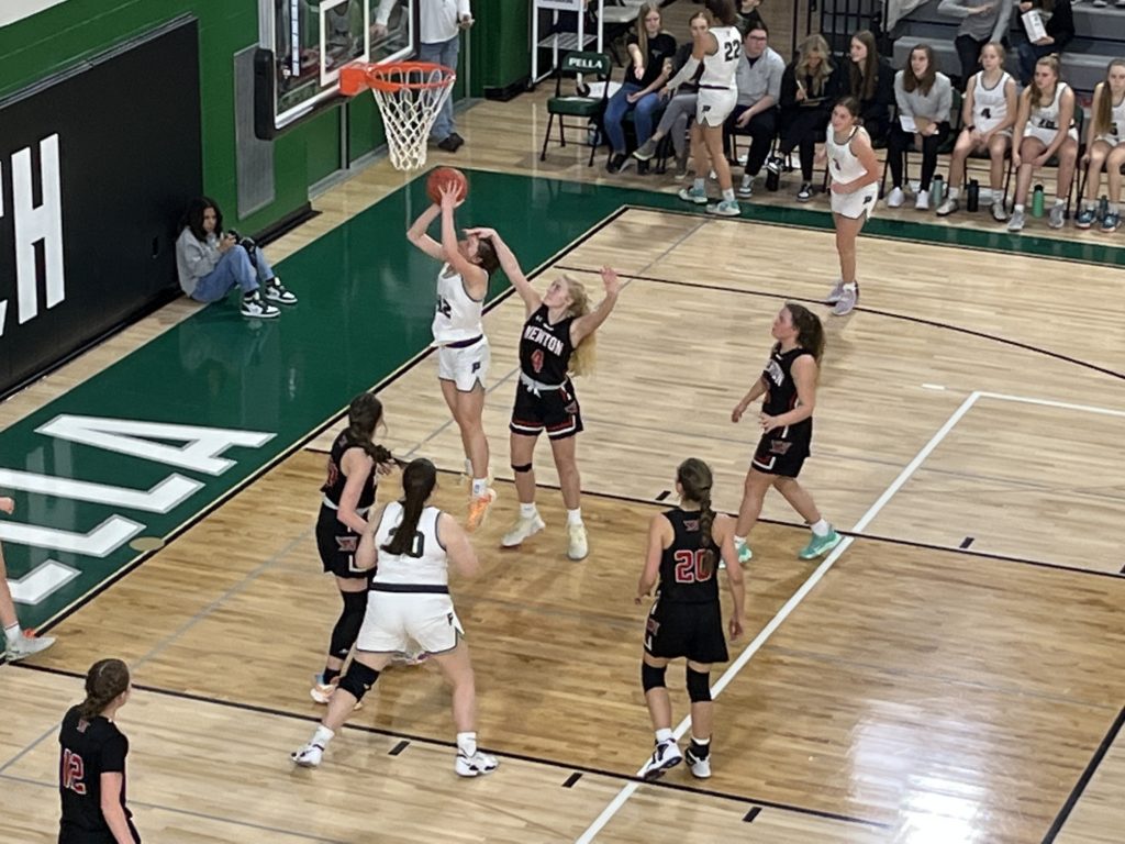Pella Girls, Newton Boys Split LHC Hoops Twinbill - Vimarsana News