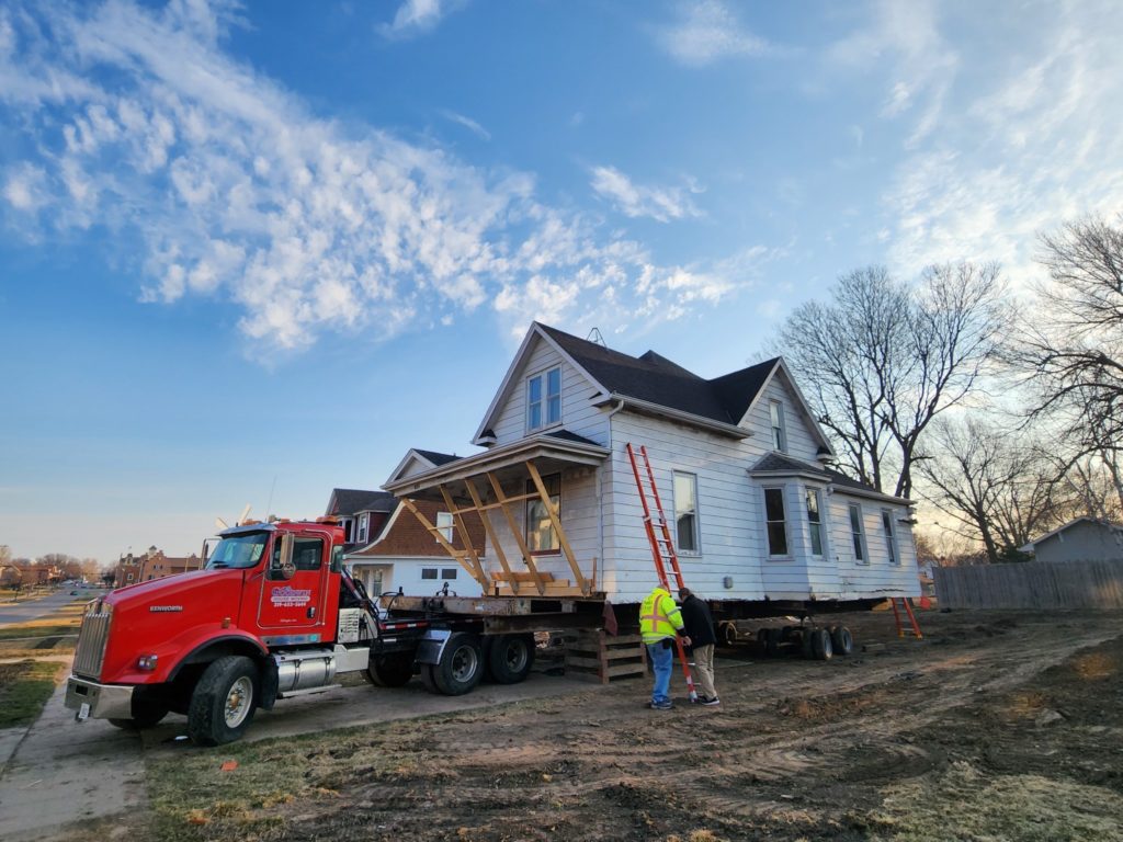 House Move Scheduled in Pella This Morning - Vimarsana News