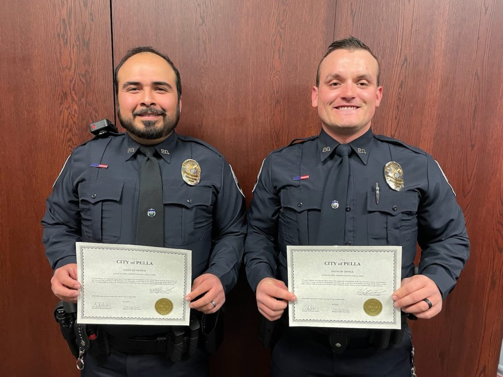 Two New Pella Police Officers Sworn In - Vimarsana News