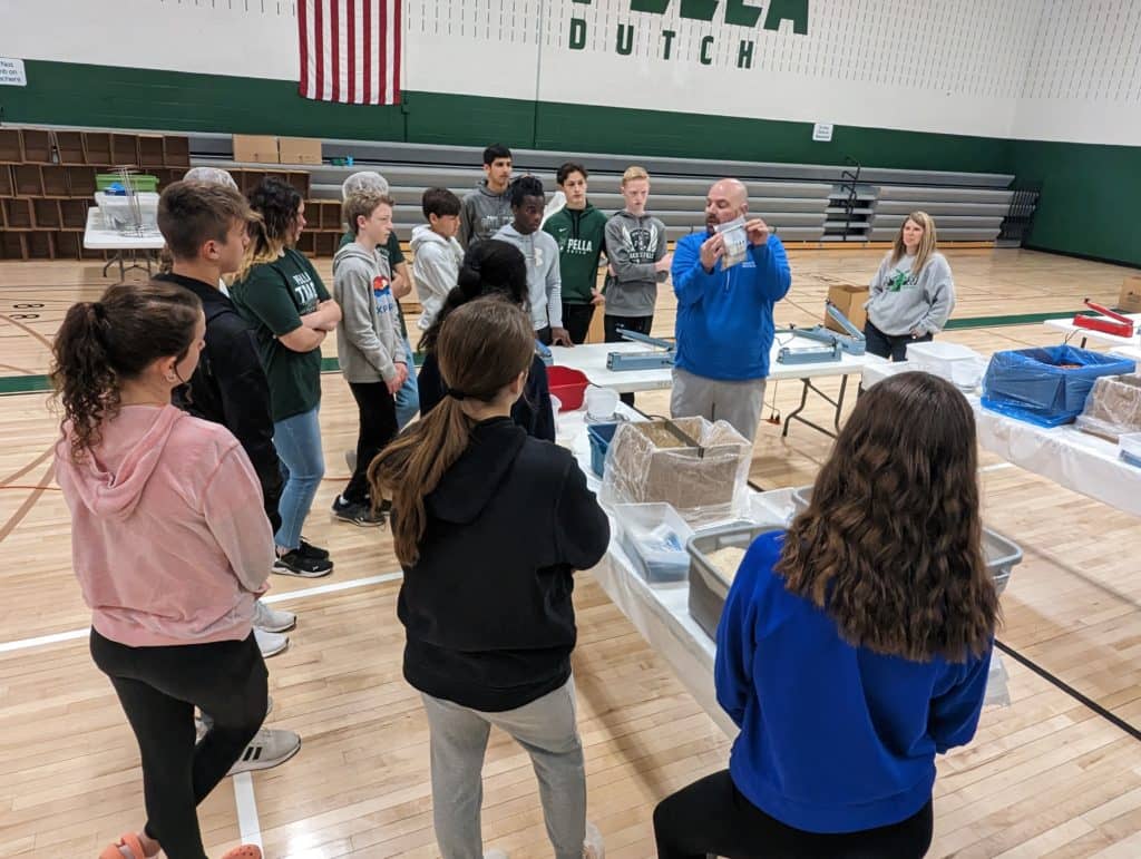 Pella Middle School Student Council Reflects on Year of Serving Others - Vimarsana News