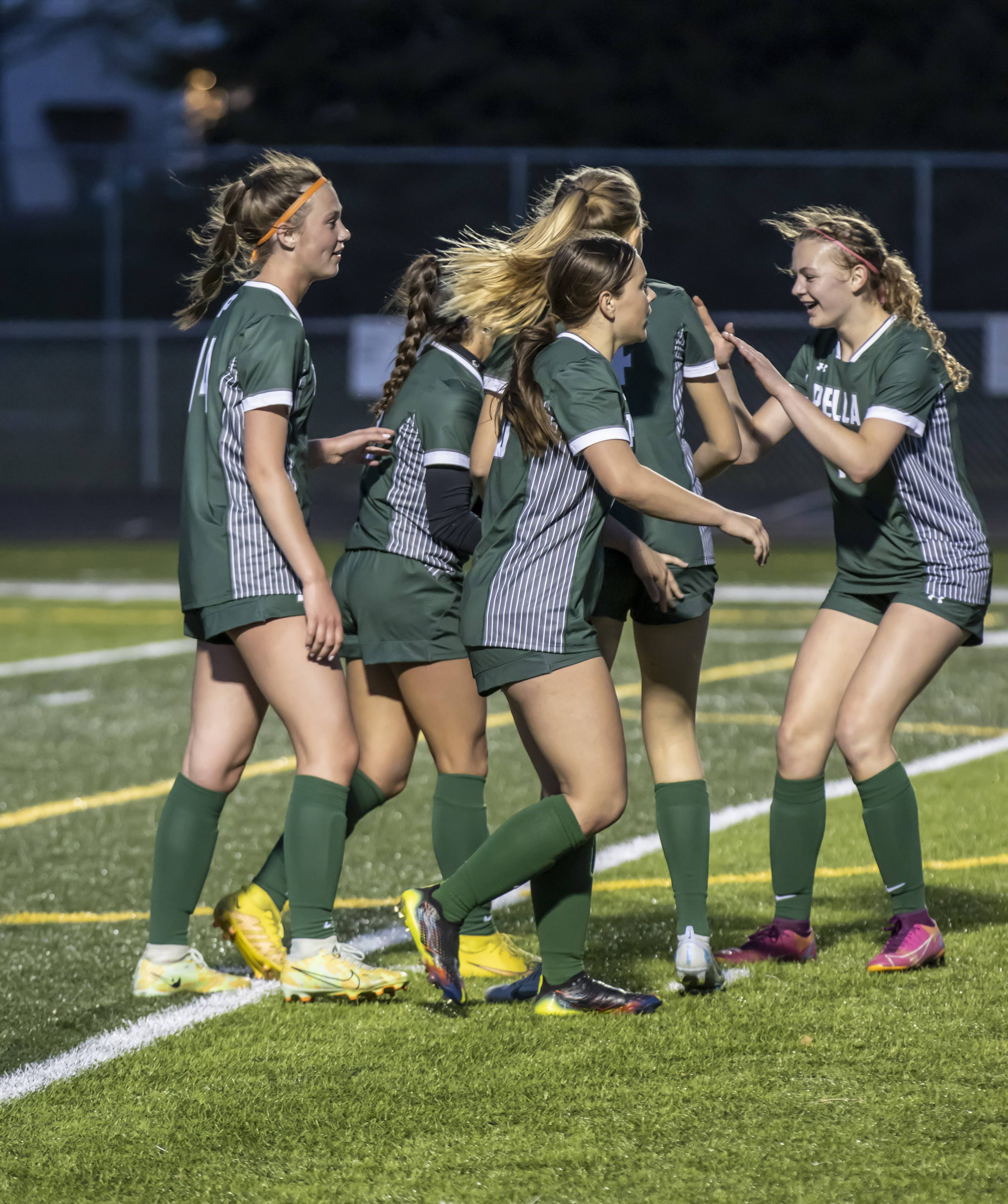 pella-girls-soccer-vs-indianola_43