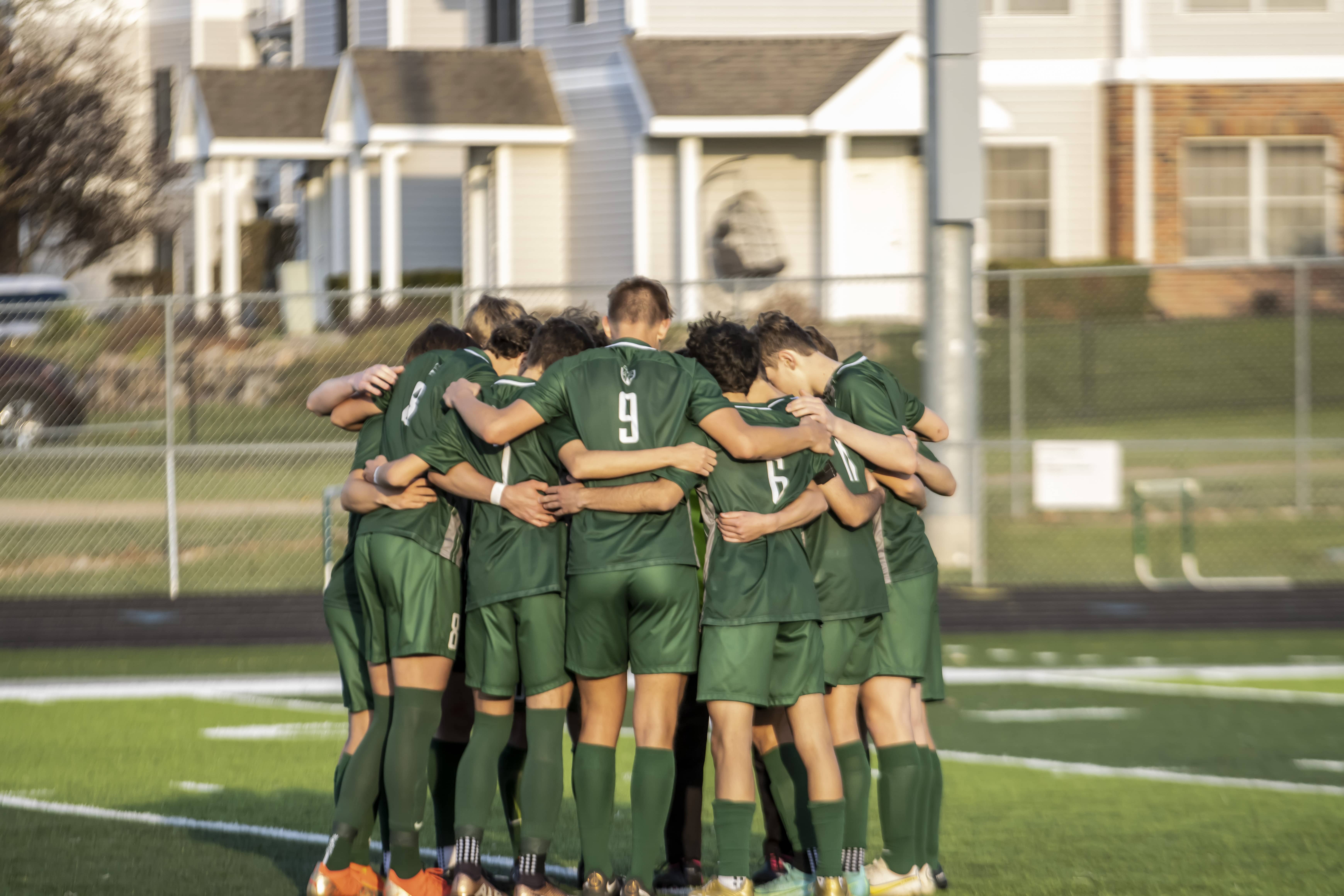 pella-boys-soccer-vs-newton_02