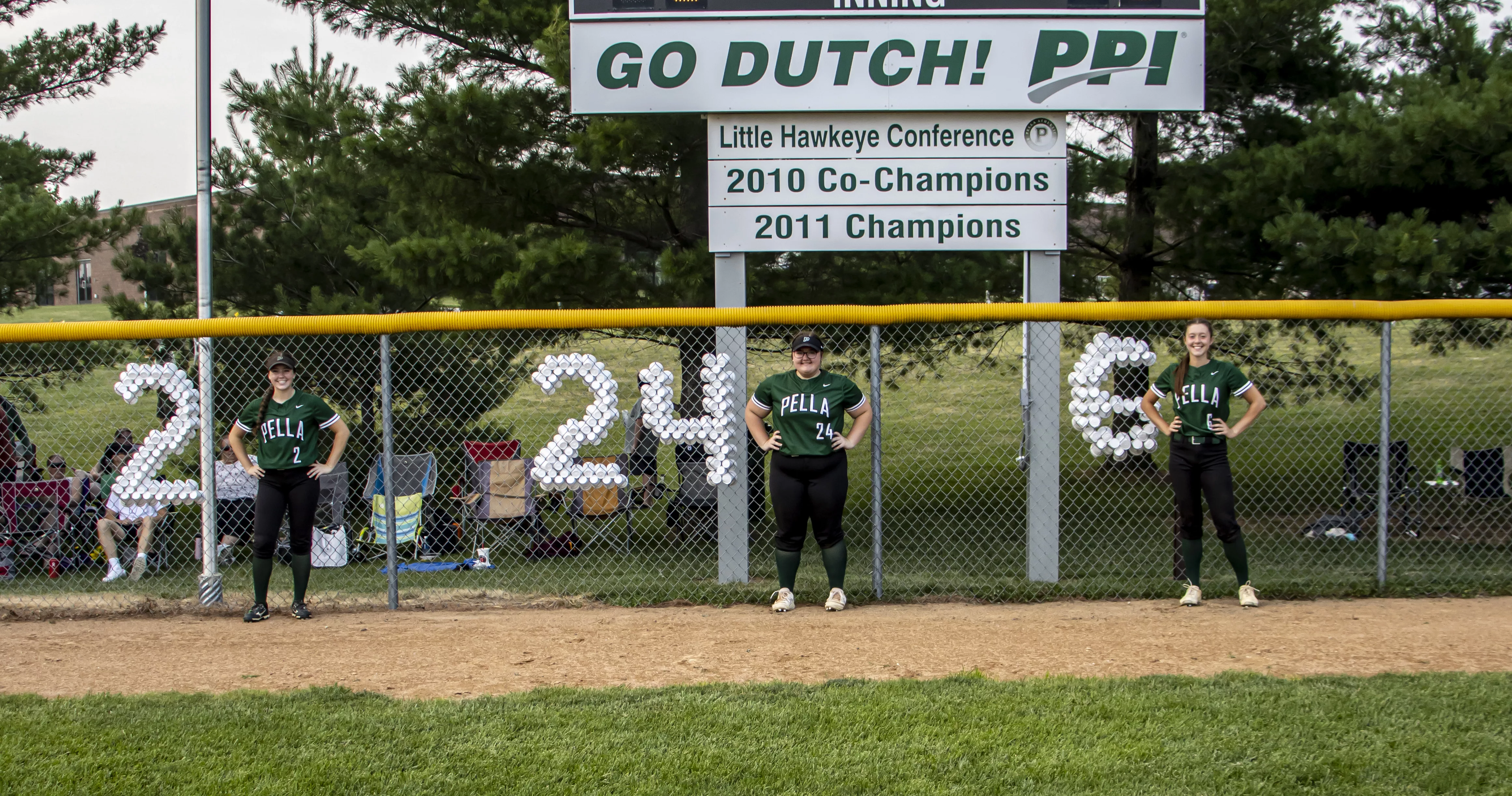 pella-softball-senior-night-2023_28