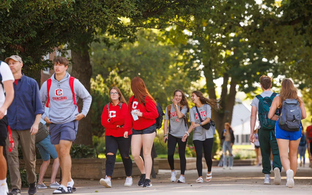 central-college-students-walking-on-peace-mall