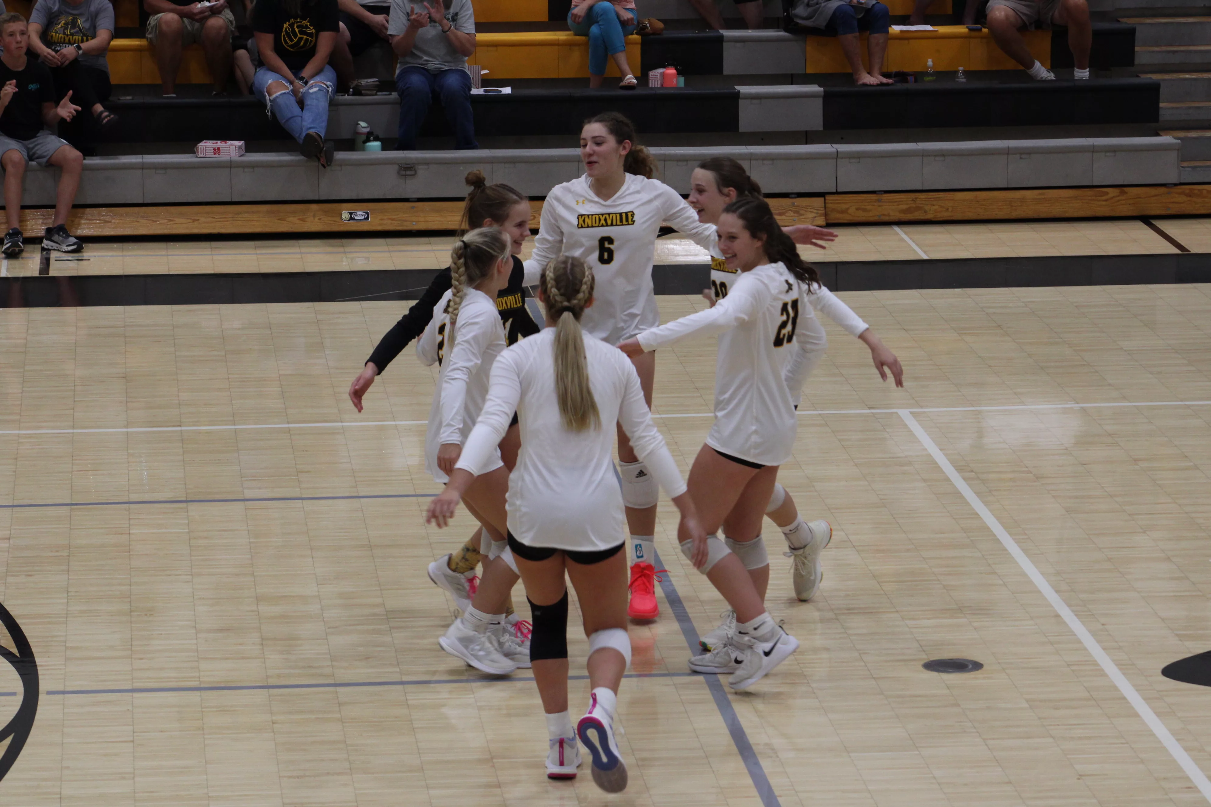 team-huddle_khs-vb