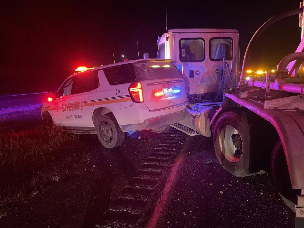 Two Warren County Sheriff's Office Cars Hit While Responding on I-35 | KNIA KRLS Radio - Vimarsana News