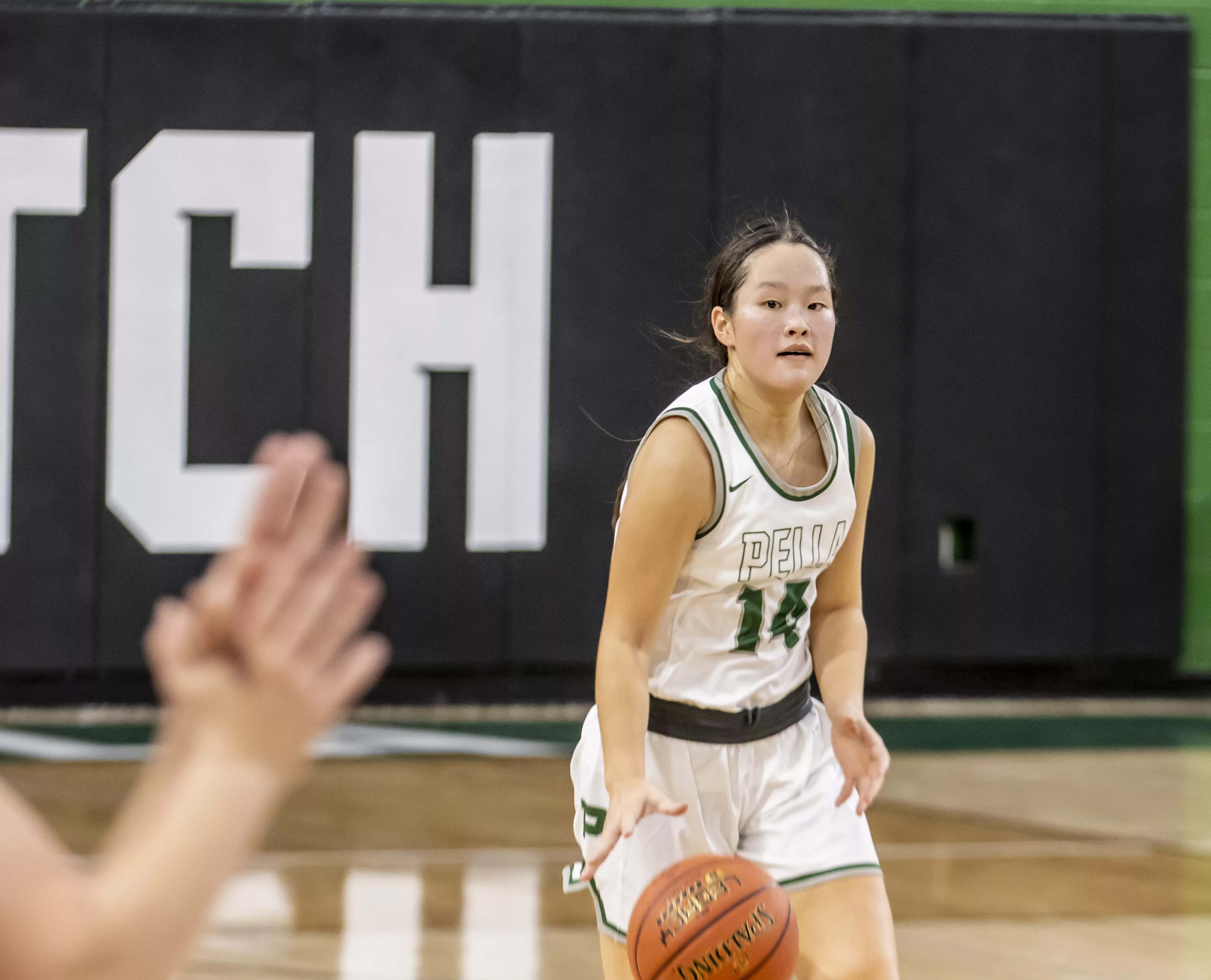 pella-girls-basketball-vs-des-moines-christian_112