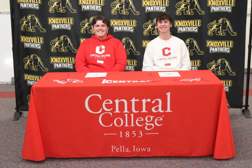 Game Day Experience And Offensive Scheme Sold Keefer And Gilbert On Central College - Vimarsana News
