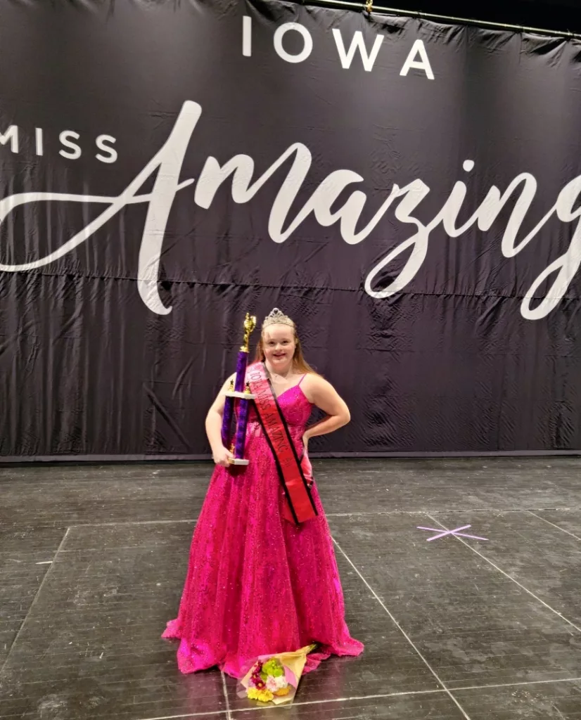 Pella's Wiskus Selected as Miss Amazing Iowa | KNIA KRLS Radio - Vimarsana News