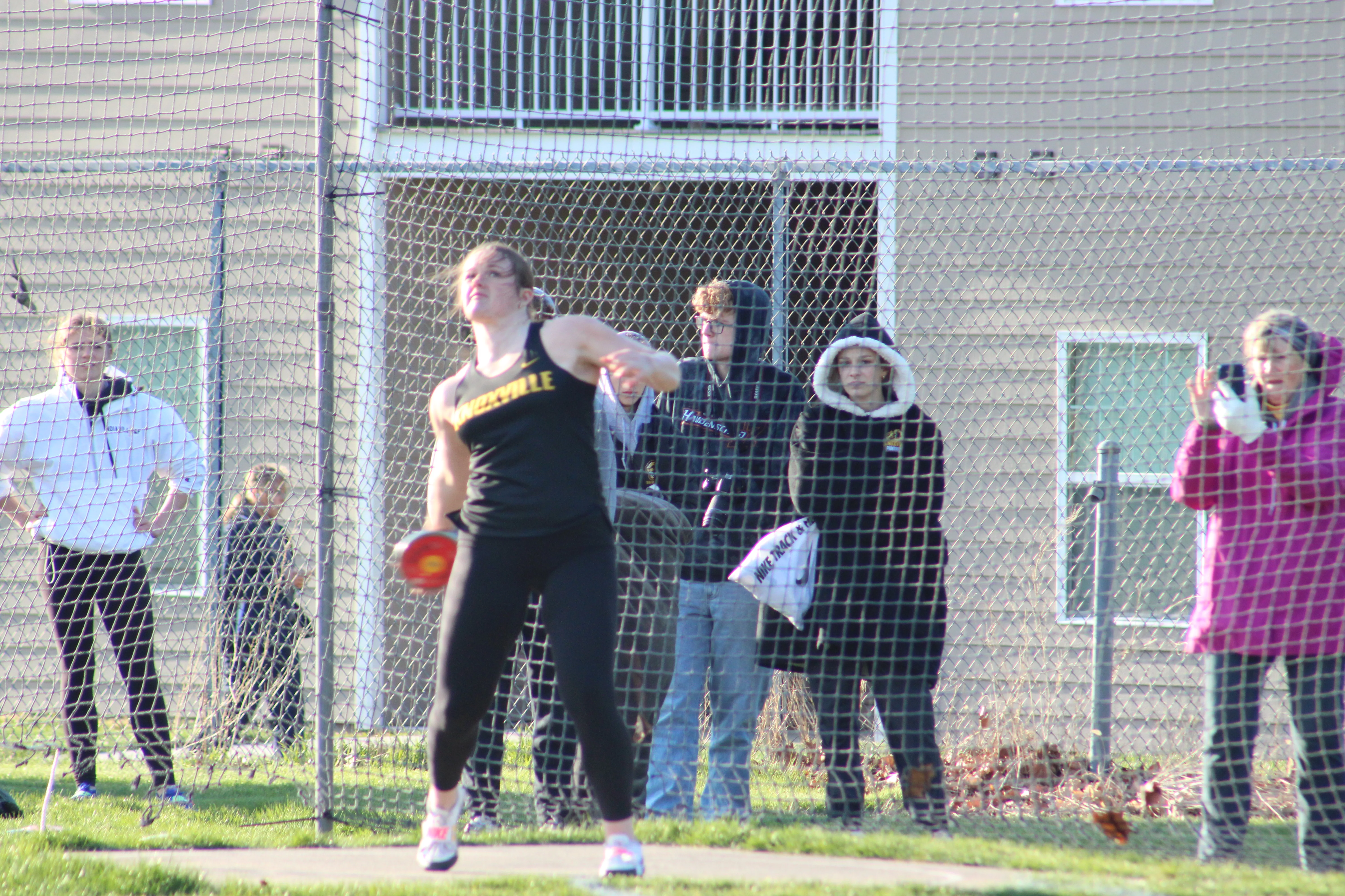 ciara-heffron-discus