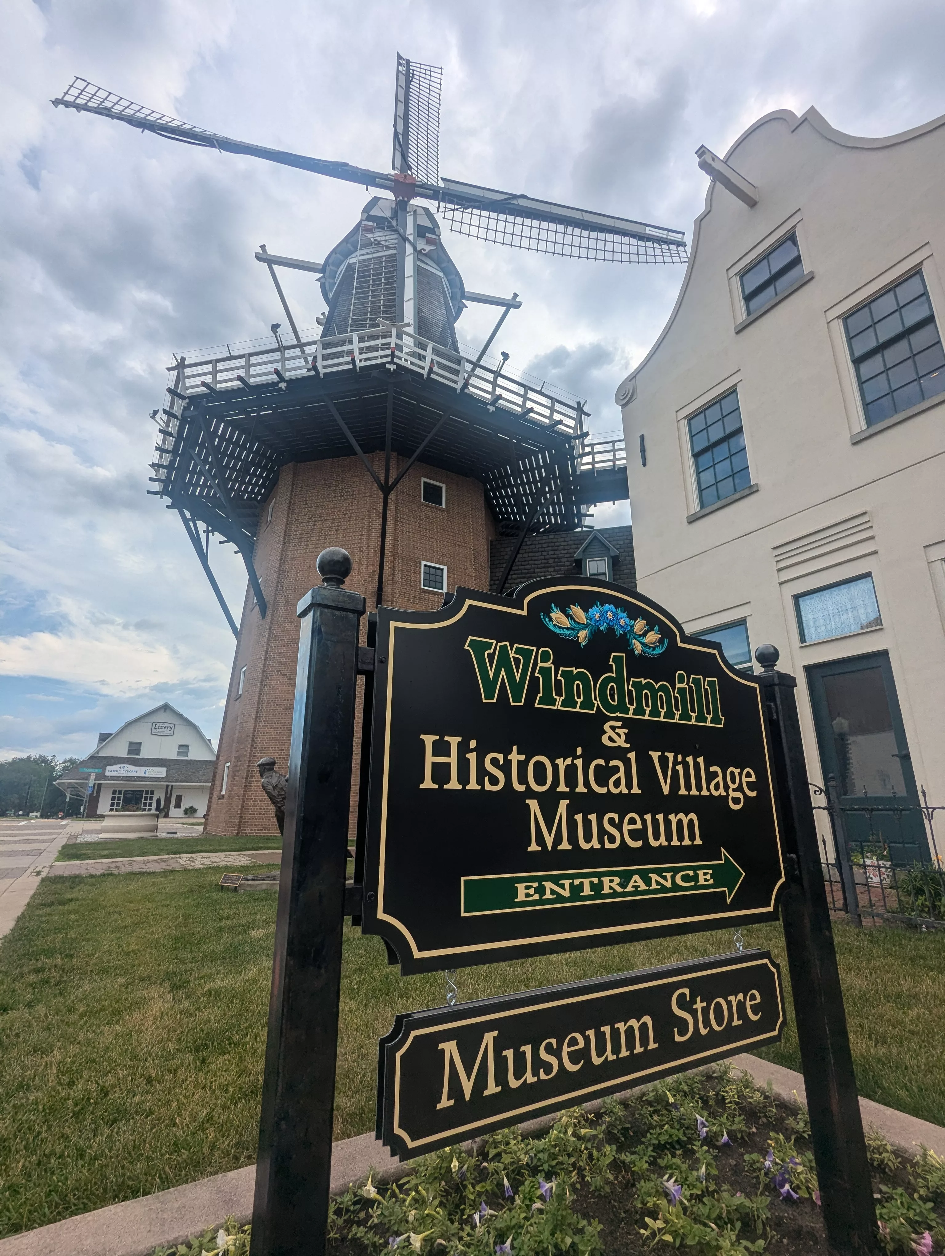 pella-historical-windmill-2024-village