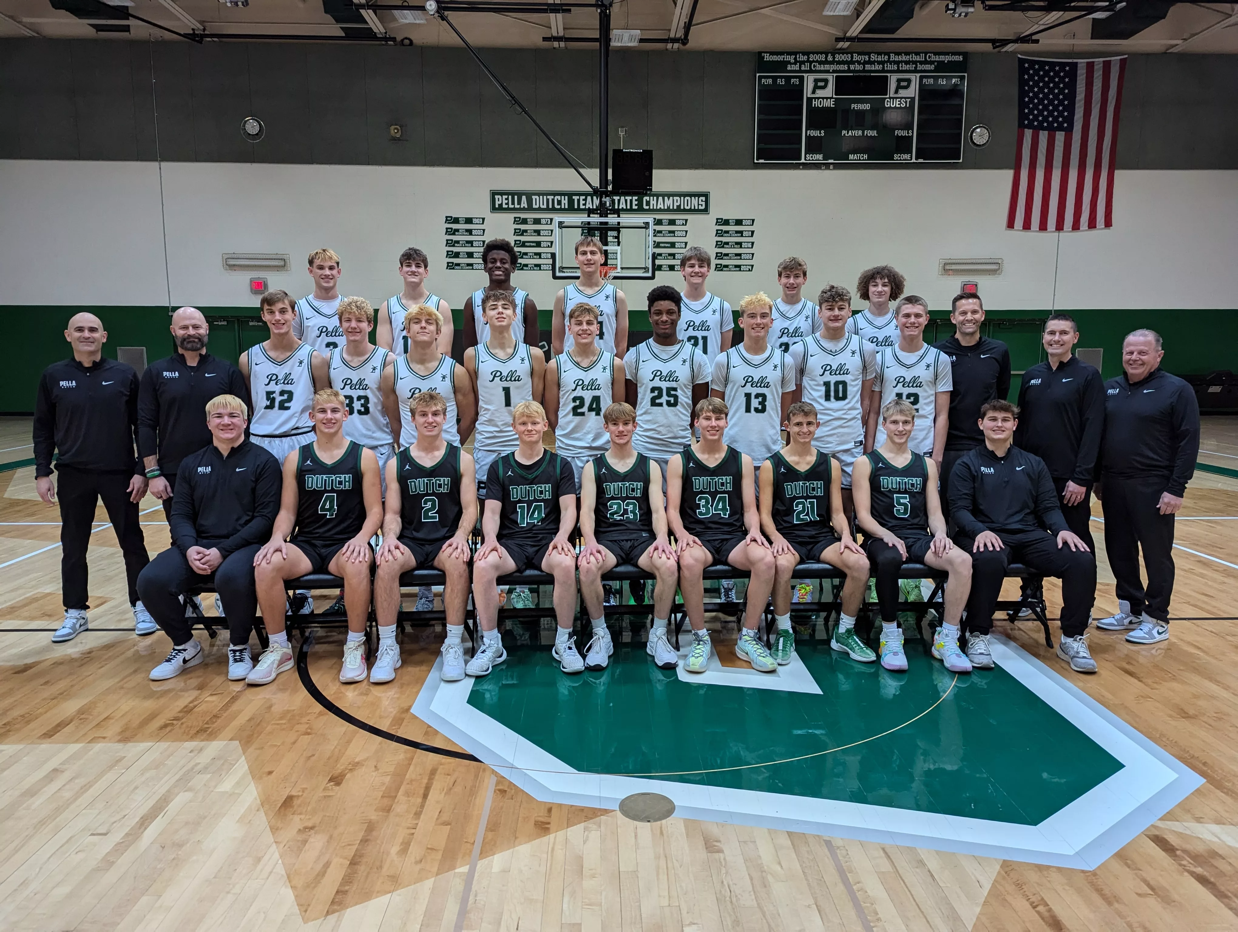 pella-boys-basketball-2024-25-team-photo