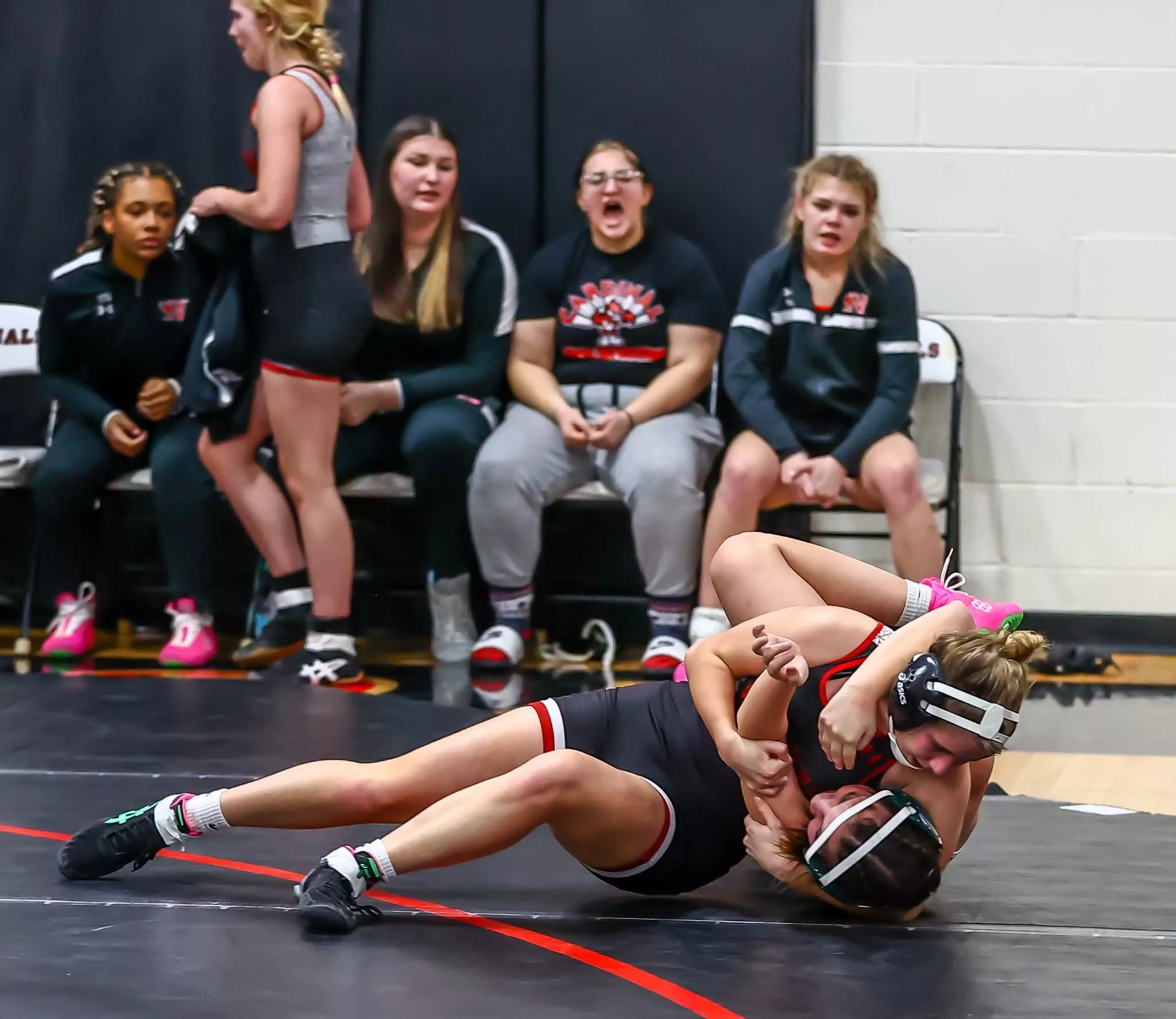 girls-wrestling