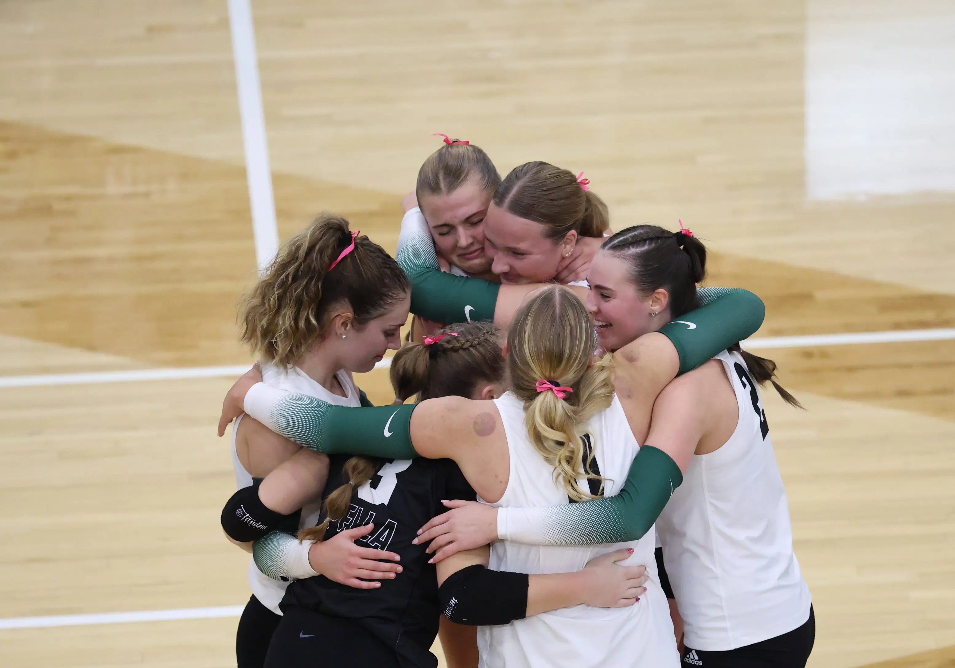 pella-volleyball-to-state-07