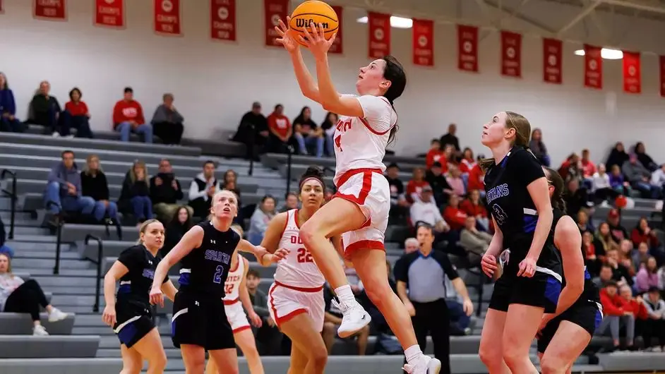 central-wbb-emily-naughton-5