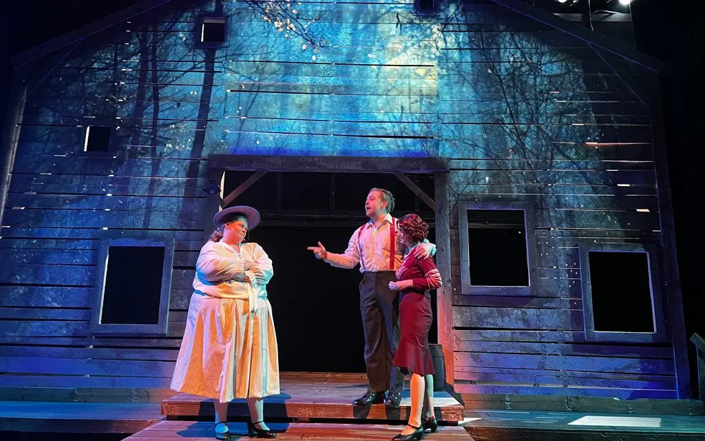 central-college-multimedia-in-theatre