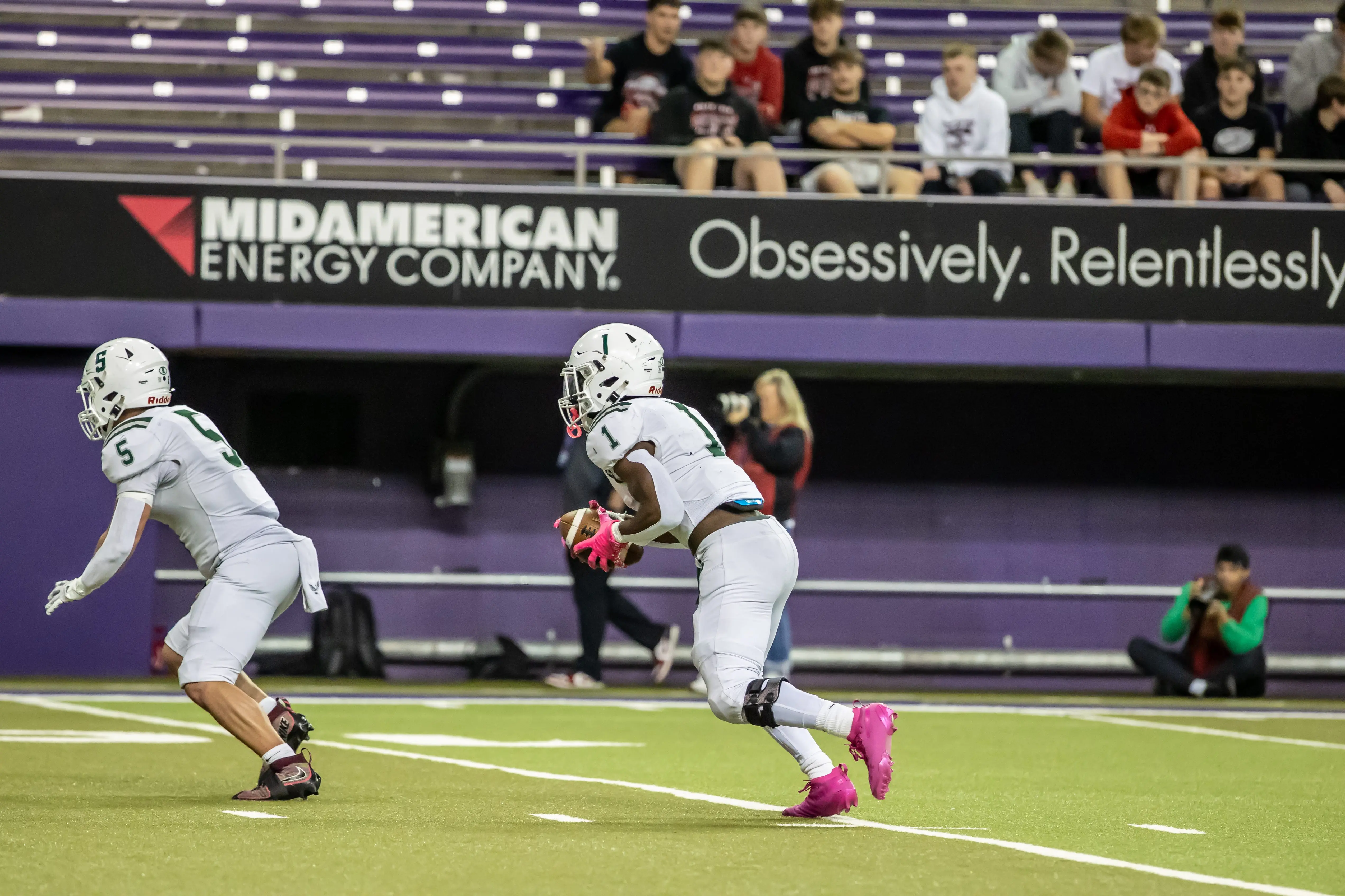 pella-football-at-the-dome-2025-vs-sbl-065