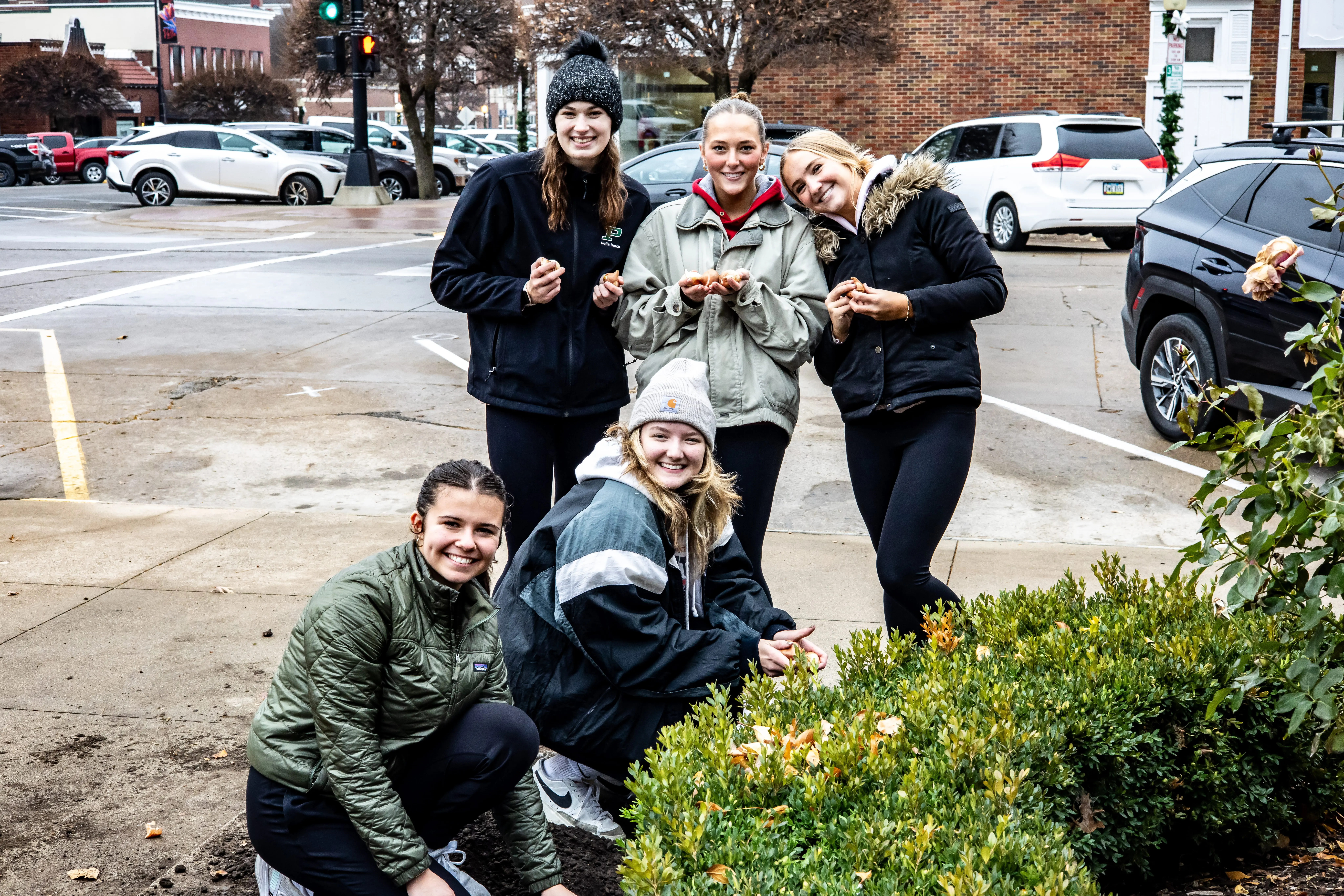 tulip-queen-and-court-planting-tulips-2025-19
