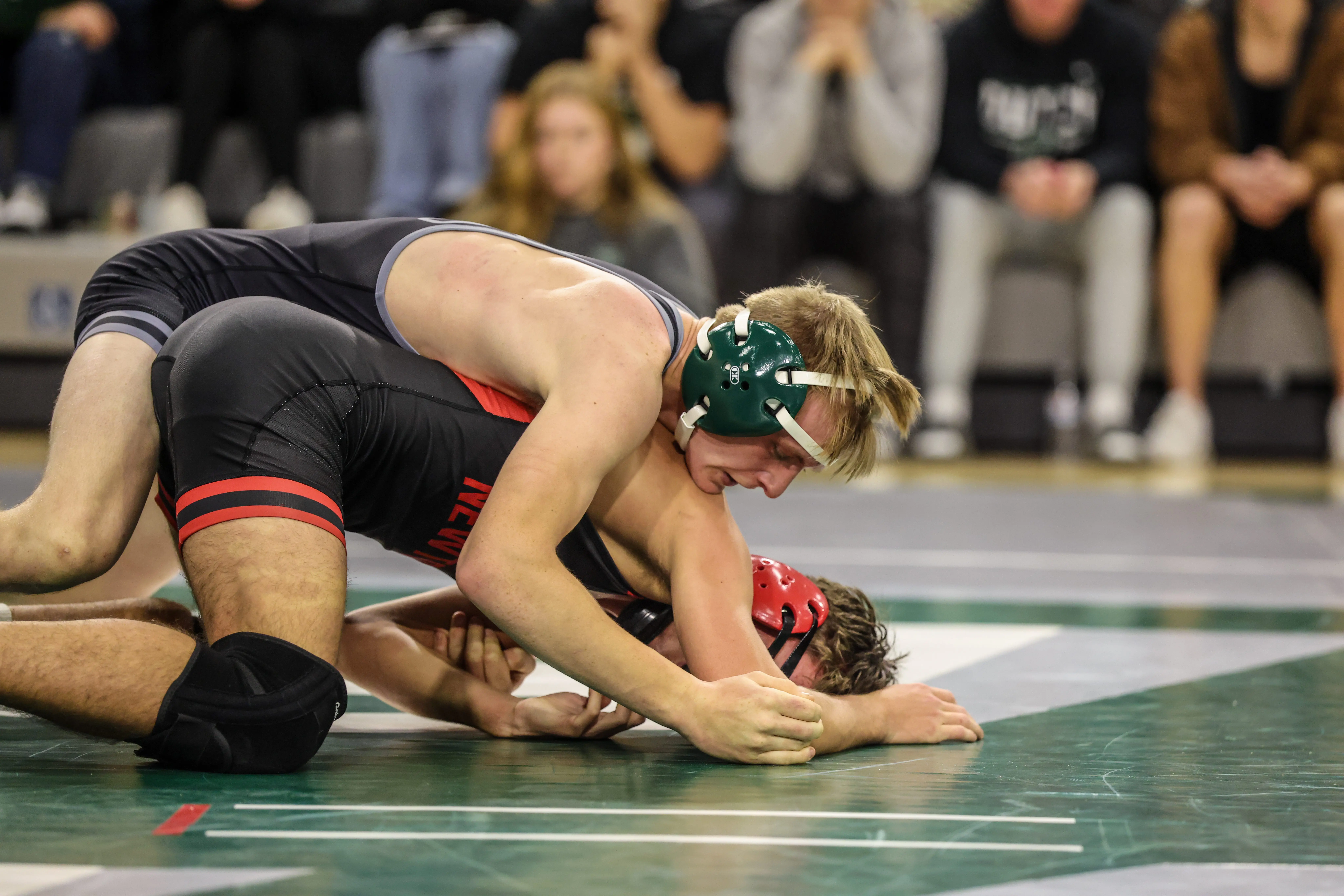 pella-vs-newton-boys-wrestling-40
