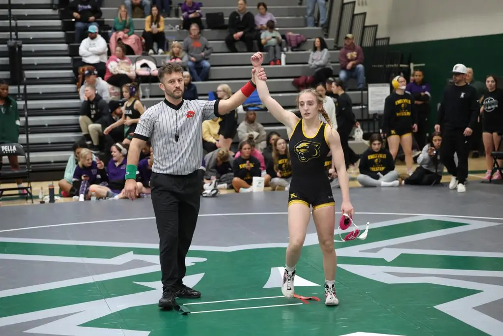 knoxville-girls-wrestling-at-pella-01