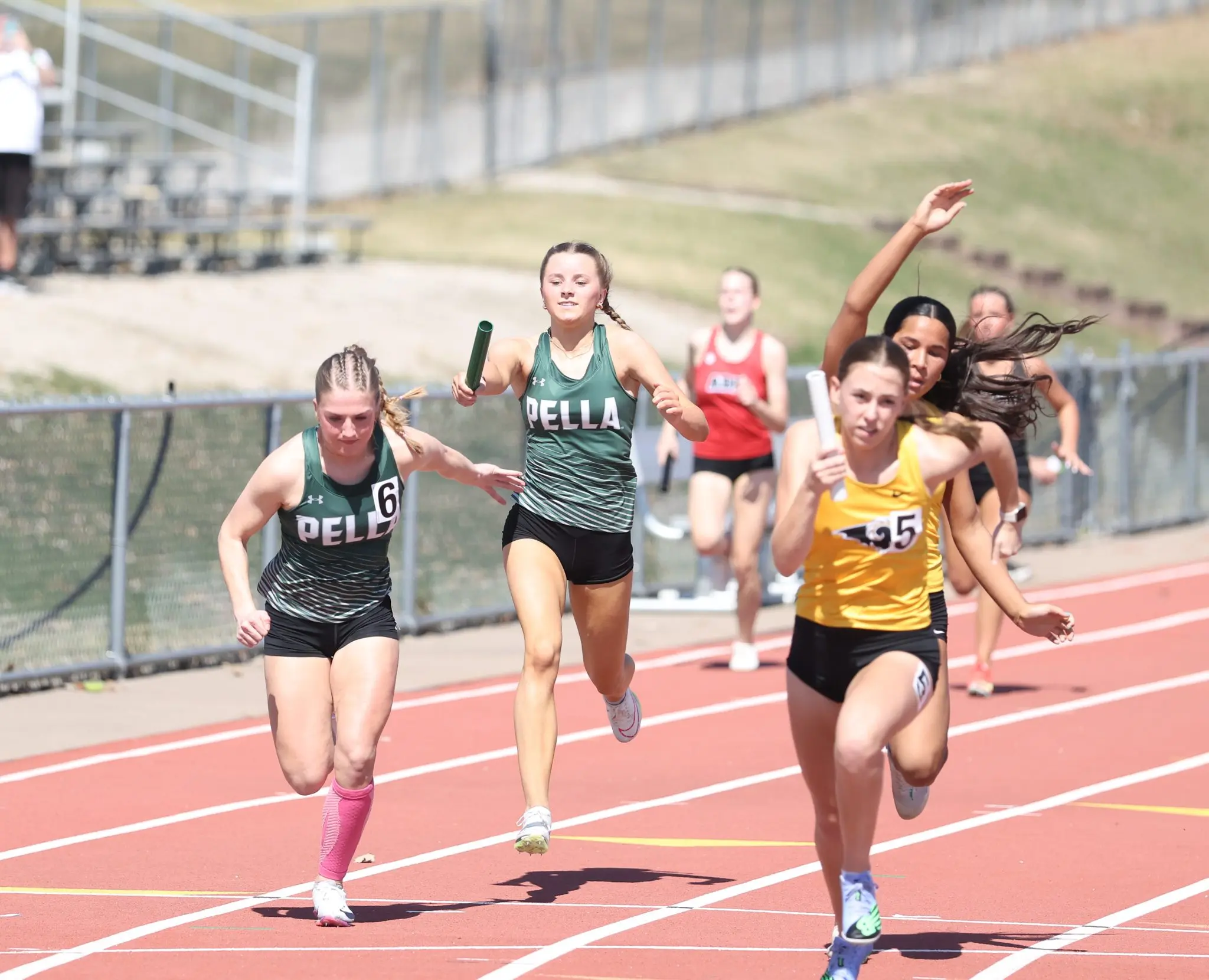 pella-girls-track-and-field-central-indoor-outdoors-2026-30