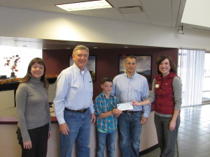 (L-R): Emily Babin, Wells Fargo Personal Banker, Paul Quam of the Greene County Fair Board & Foundation, McKinley Robbins, future 4-Her, Justin Robbins of the Greene County Fair Board, & Omega Sang, Wells Fargo Branch Manager. Photo Courtesy of Wells Fargo