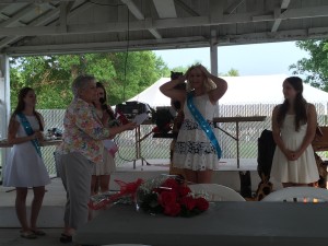 2015 Dallas County Fair Queen Emily Harney receives her crown