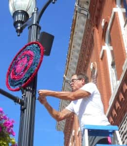 Mayor Craig Berry attaching bike rim to light pole