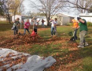 students-raking-leaves