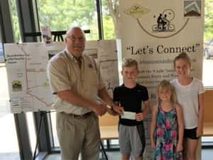 Mike Wallace with Tate, Maggie, and Lili Boyd; photo courtesy of Dallas County Conservation