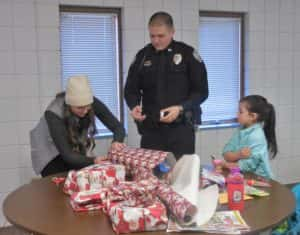 Photo from 2017 of Greene County's Shop with a Cop