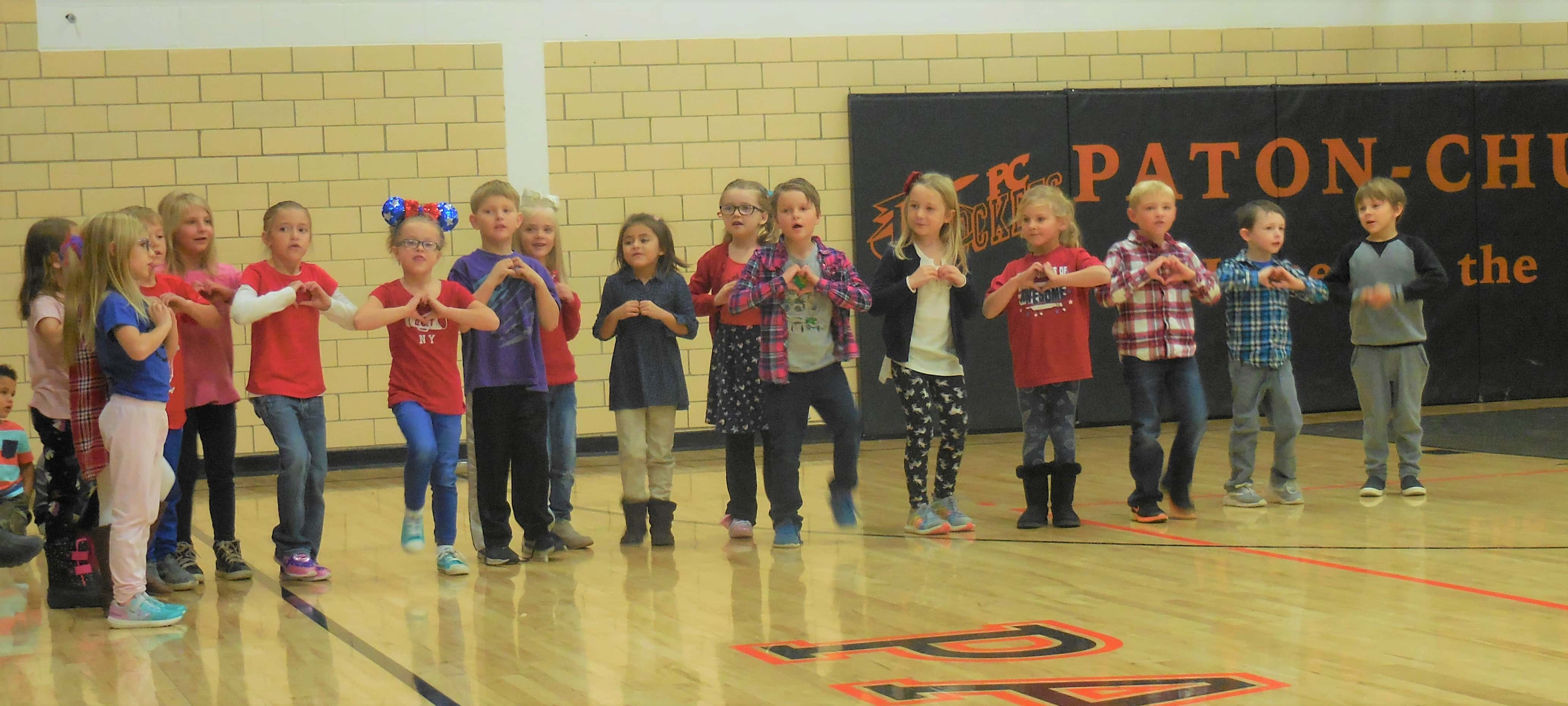 1st-graders-performing-grand-old-flag