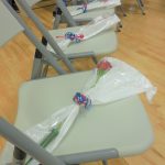 roses-on-empty-chairs