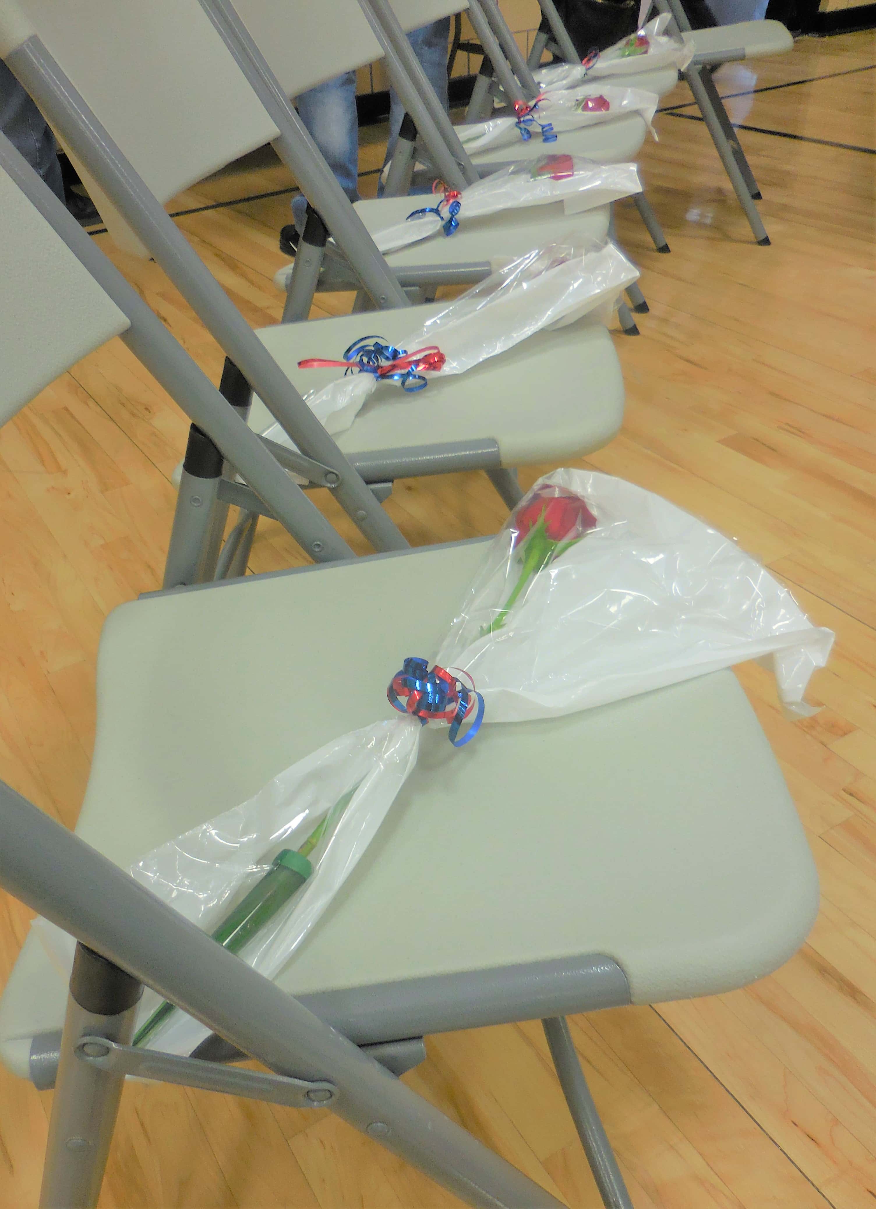 roses-on-empty-chairs