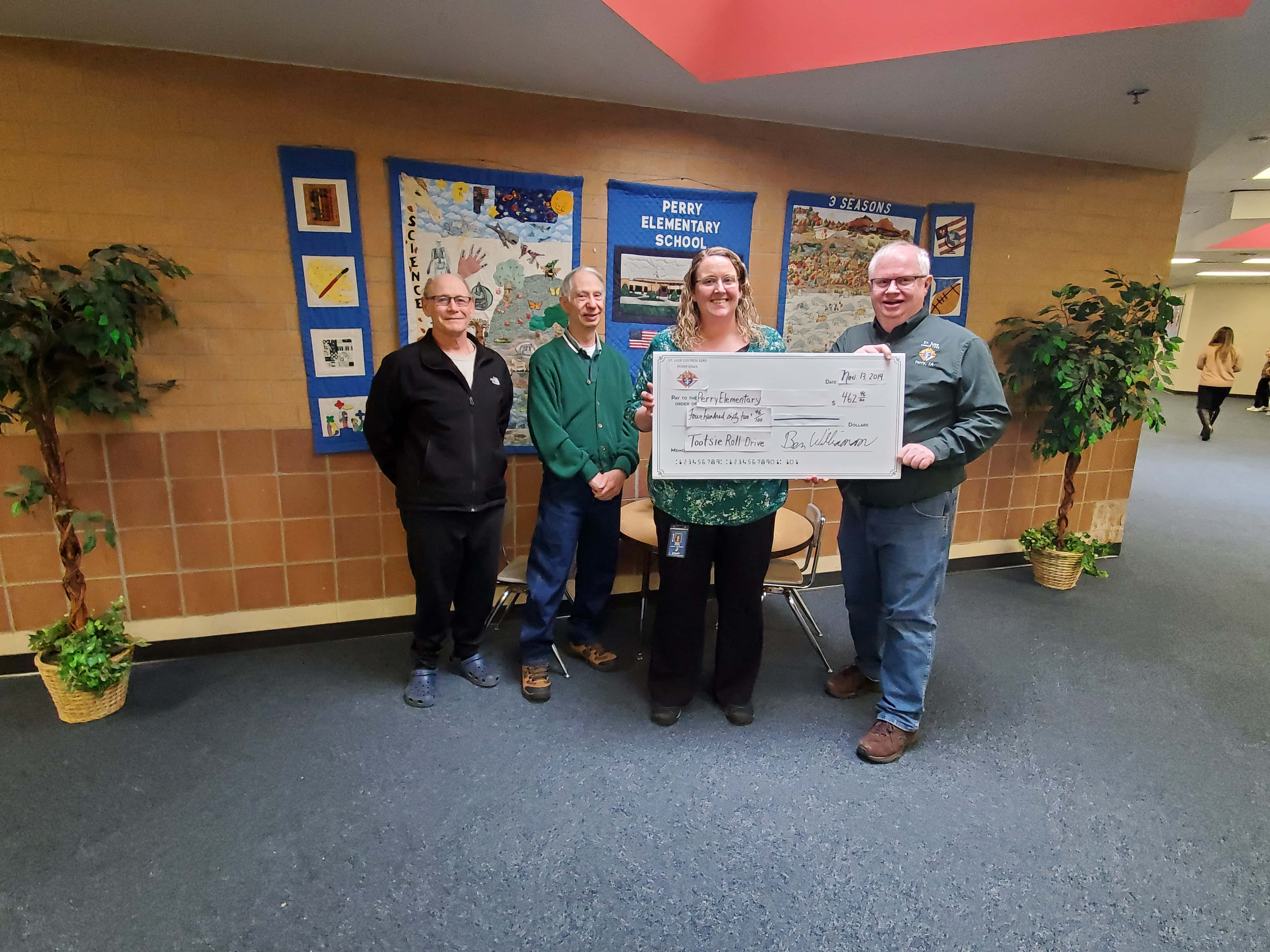 knights-of-columbus-check-presentation-at-perry-elementary