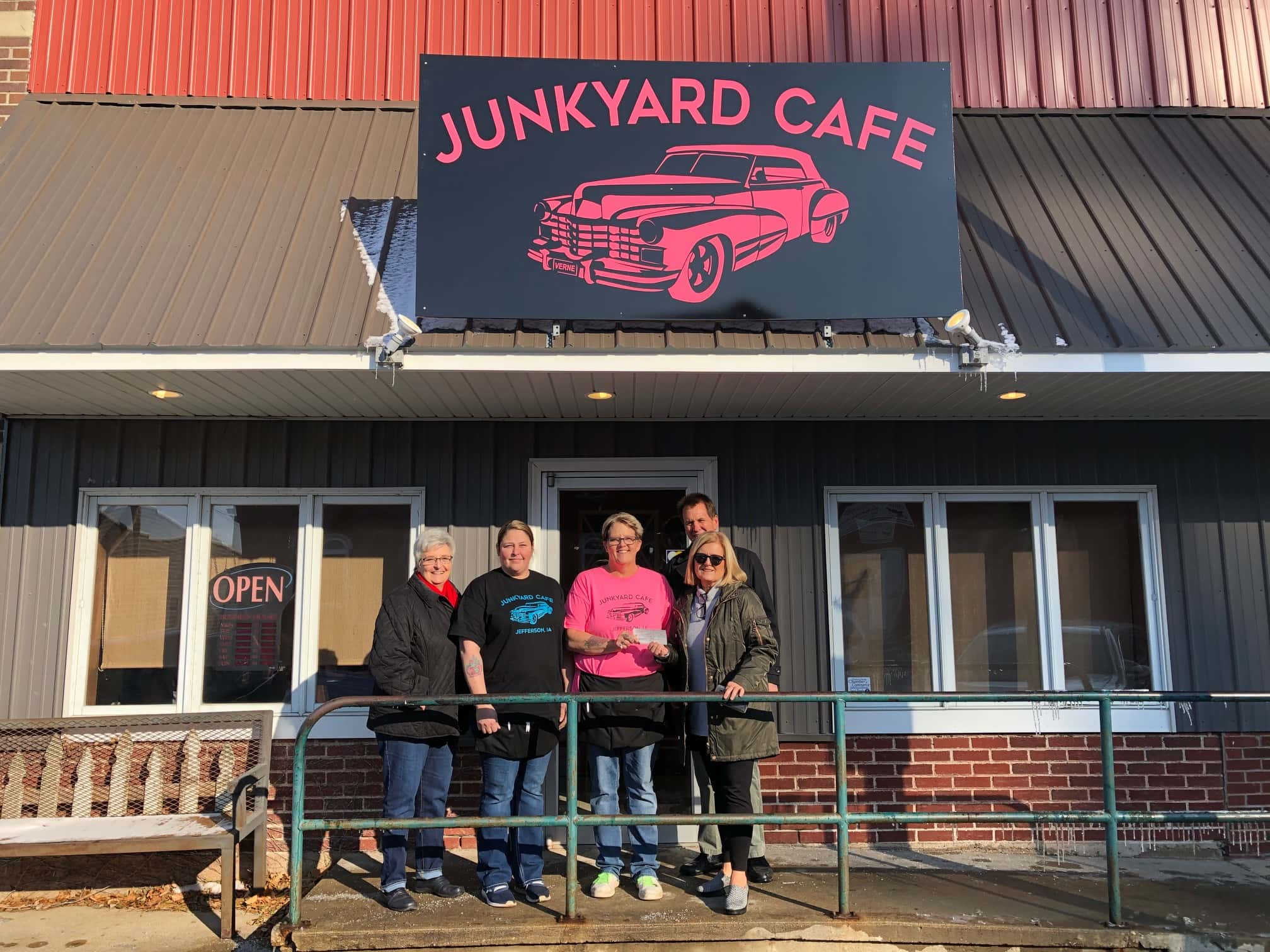 junkyard-cafe-2