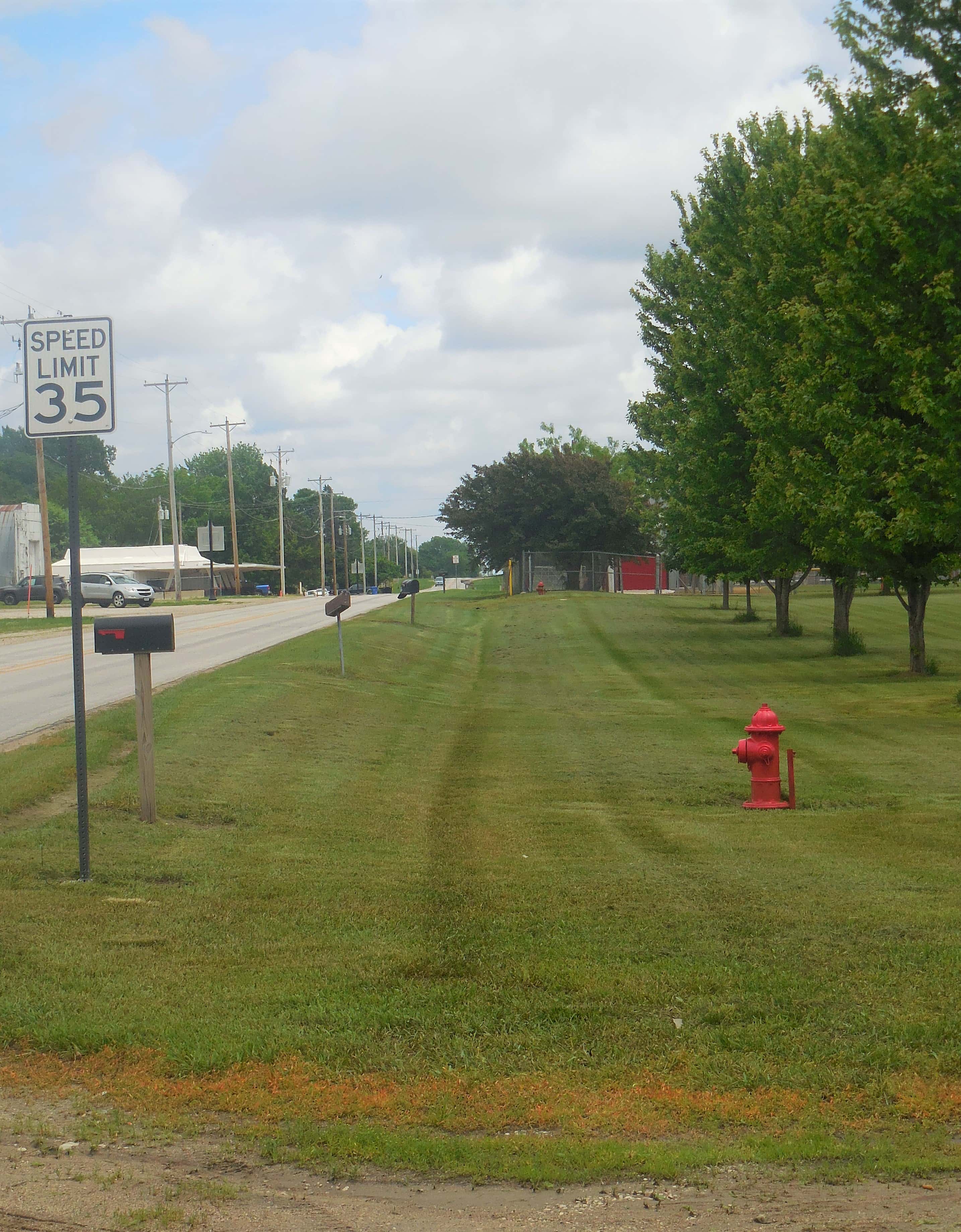 walking-path-on-east-lincoln-way