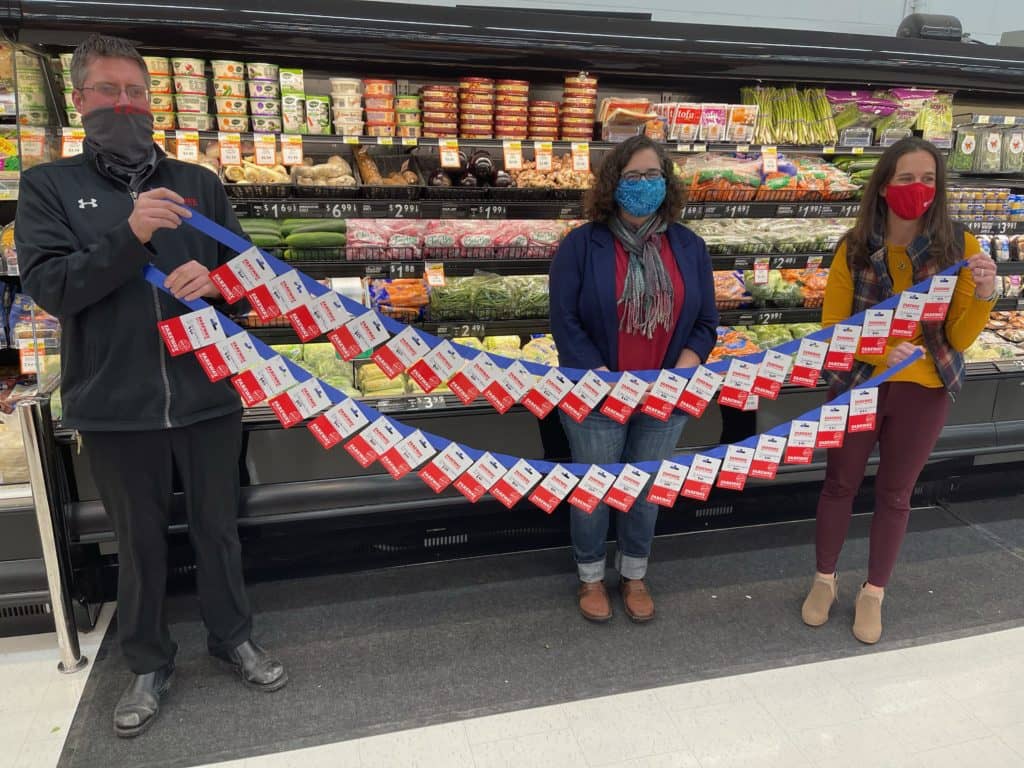 Fareway Donates 2,000 In Gift Cards To Perry Chamber Raccoon Valley