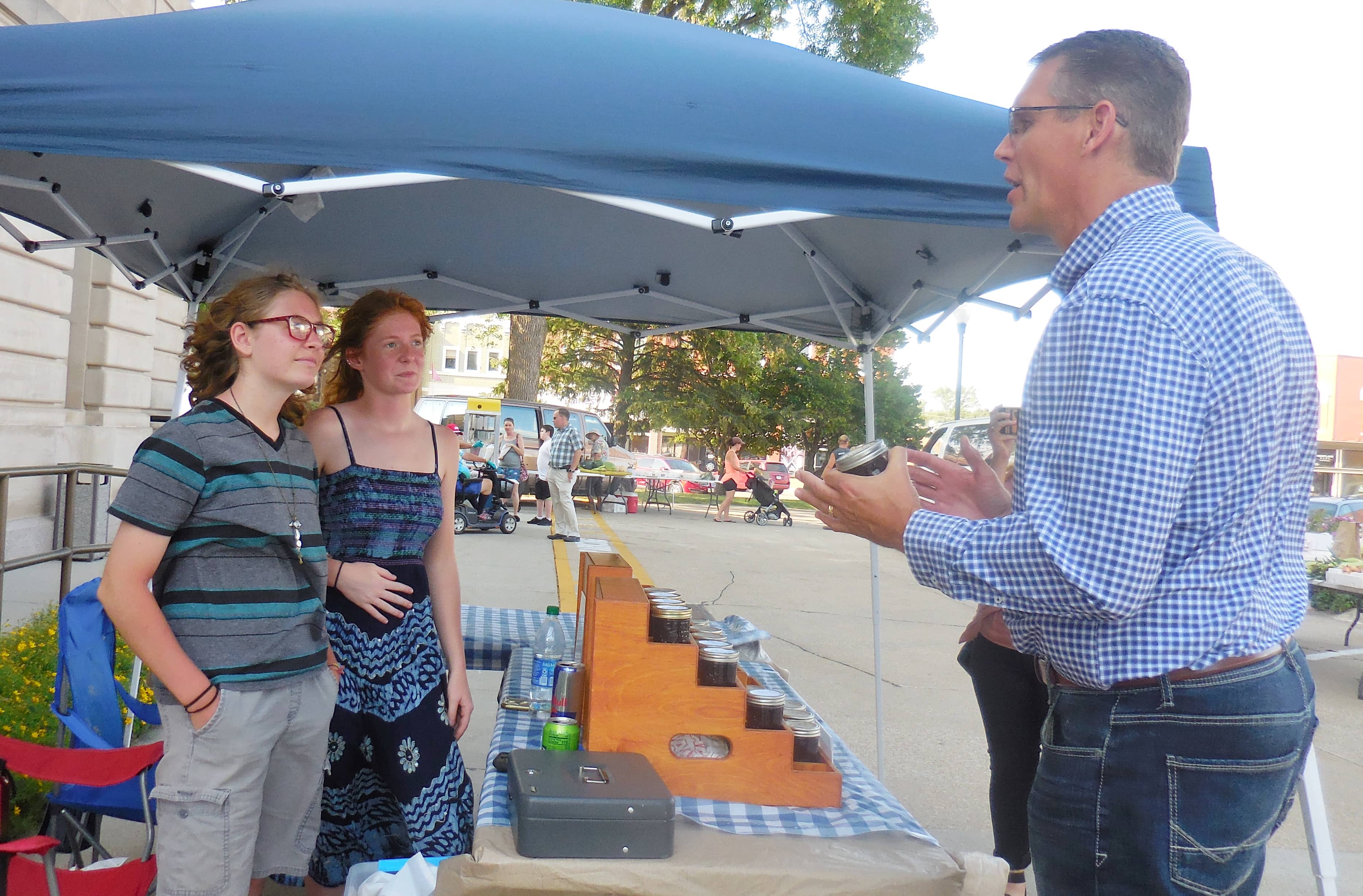 feenstra-at-farmers-market-pic-1