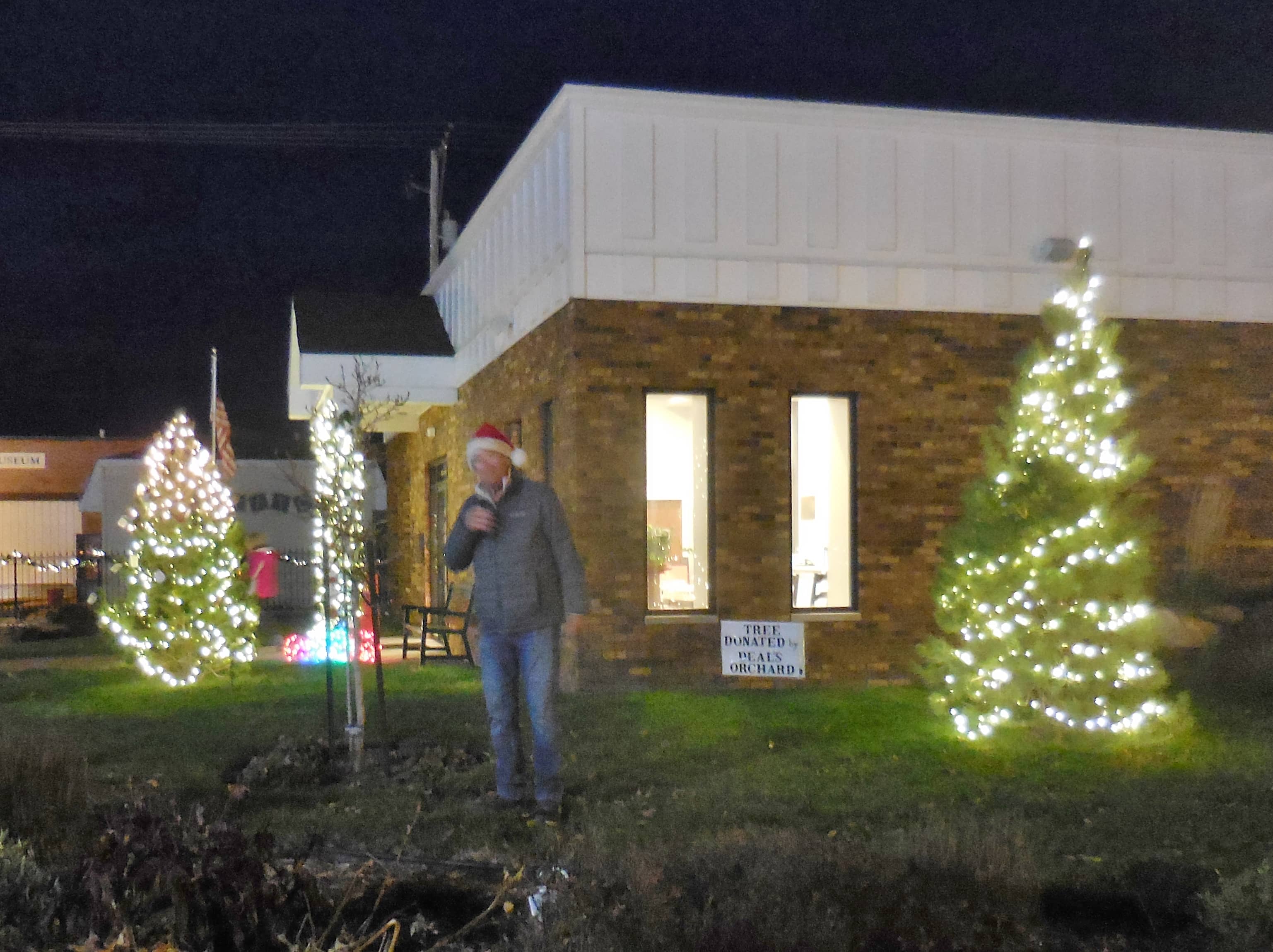 christmas-tree-lighting-2021