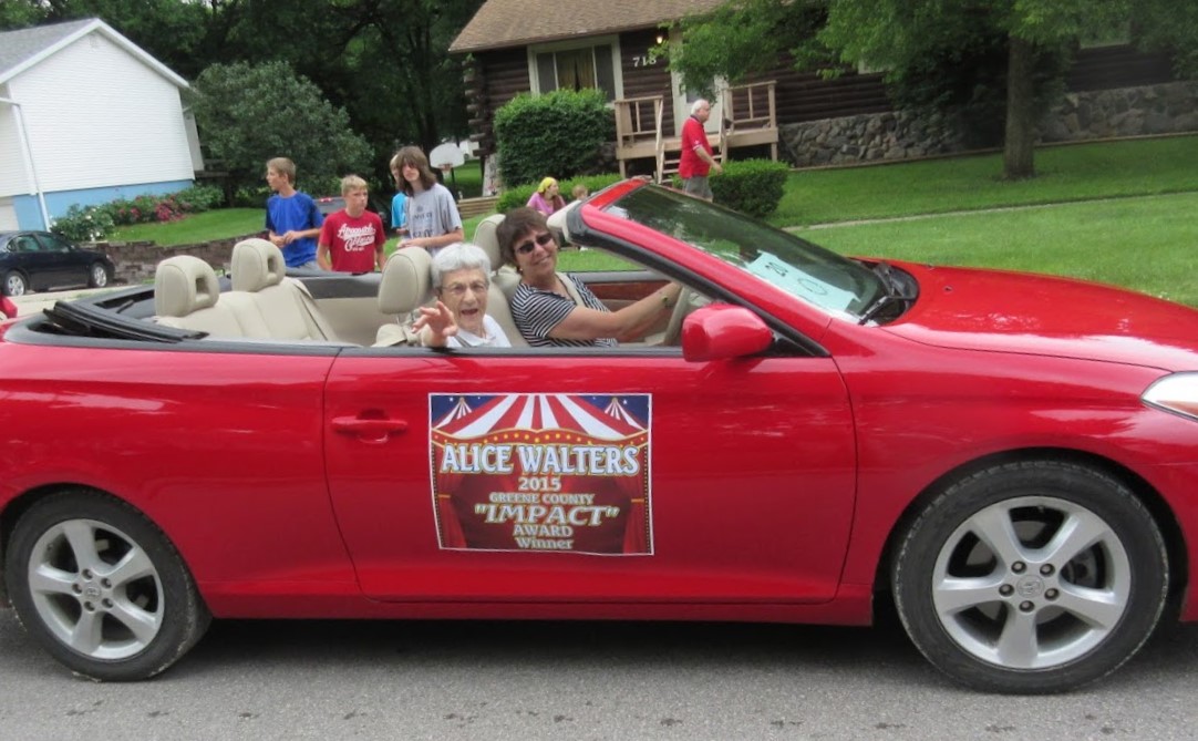 alice-walters-in-bell-tower-festival-parade-2015