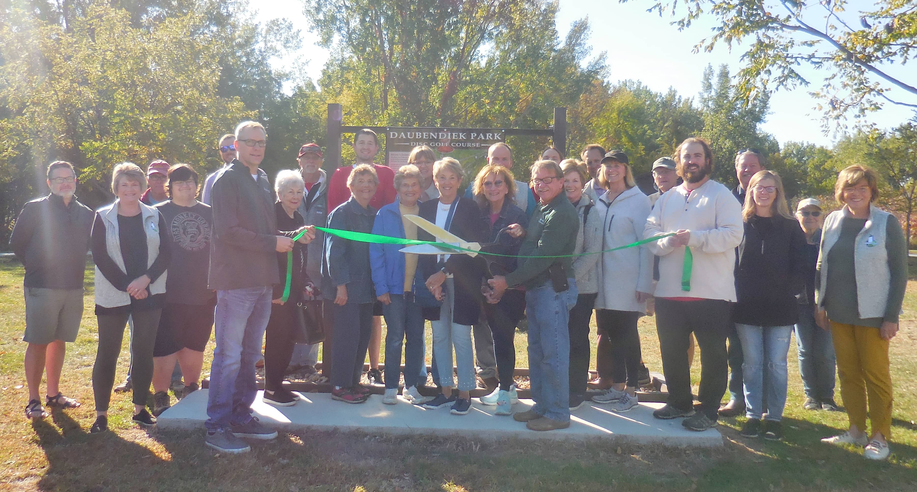 disc-golf-ribbon-cutting