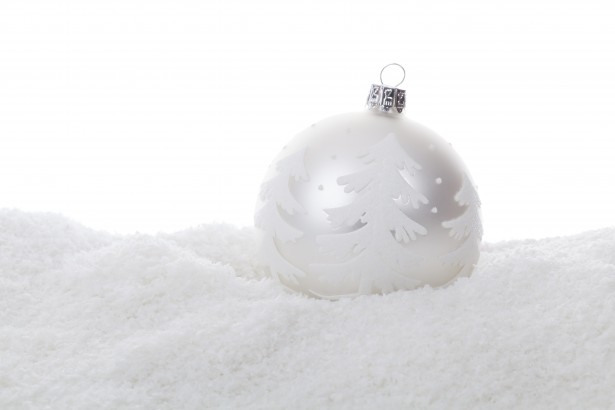 white-christmas-ball-1386606023eca