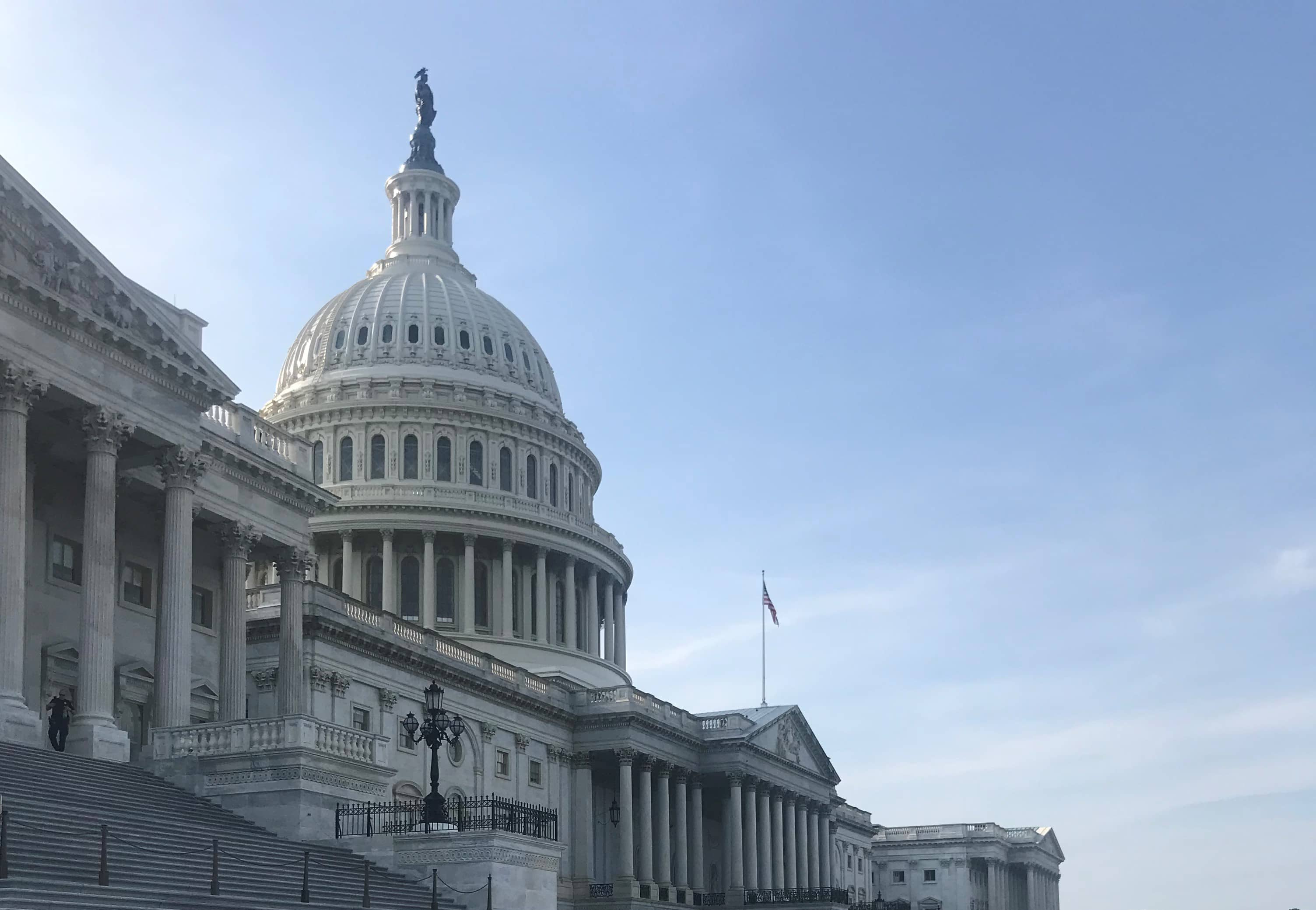 congress_u-s_capitol_side_view