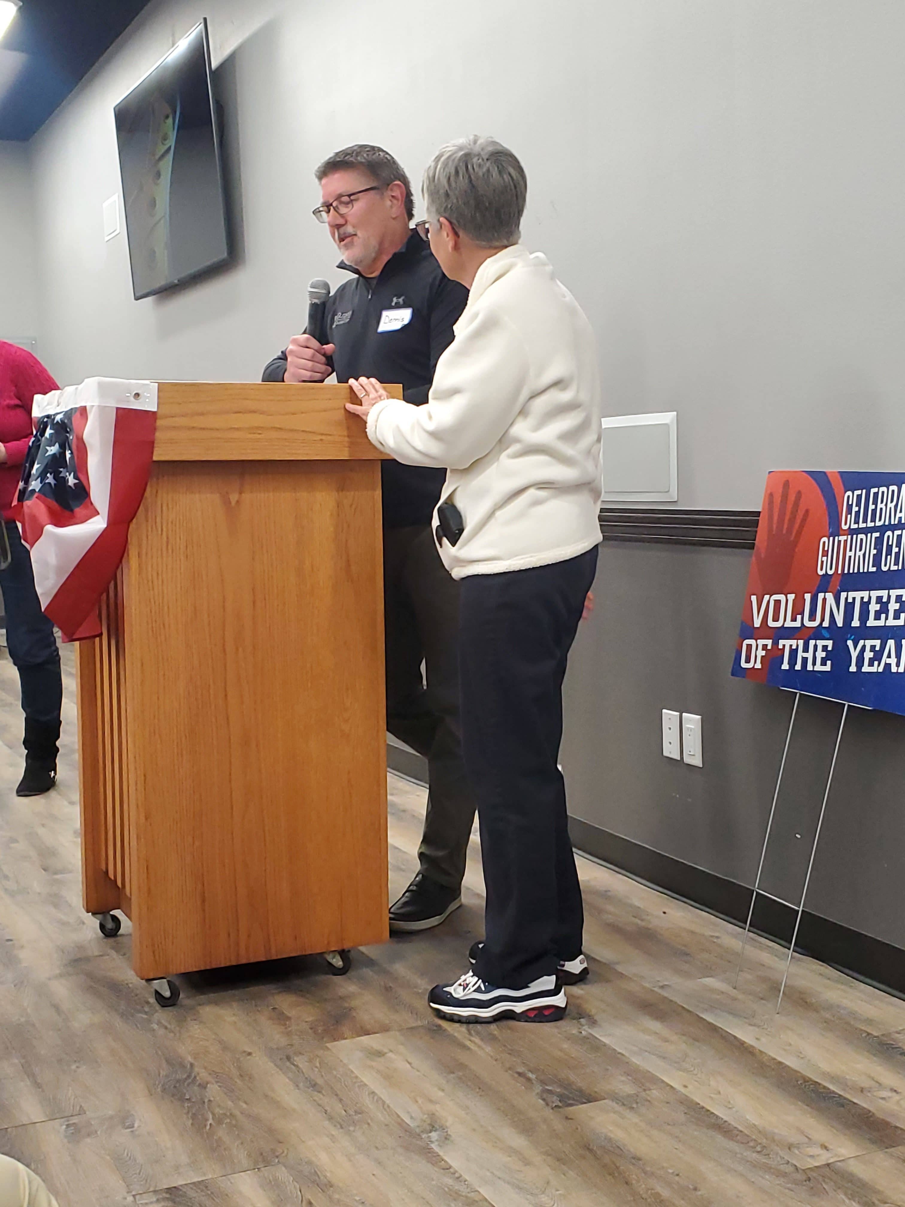 dennis-awarding-judy-at-cgc